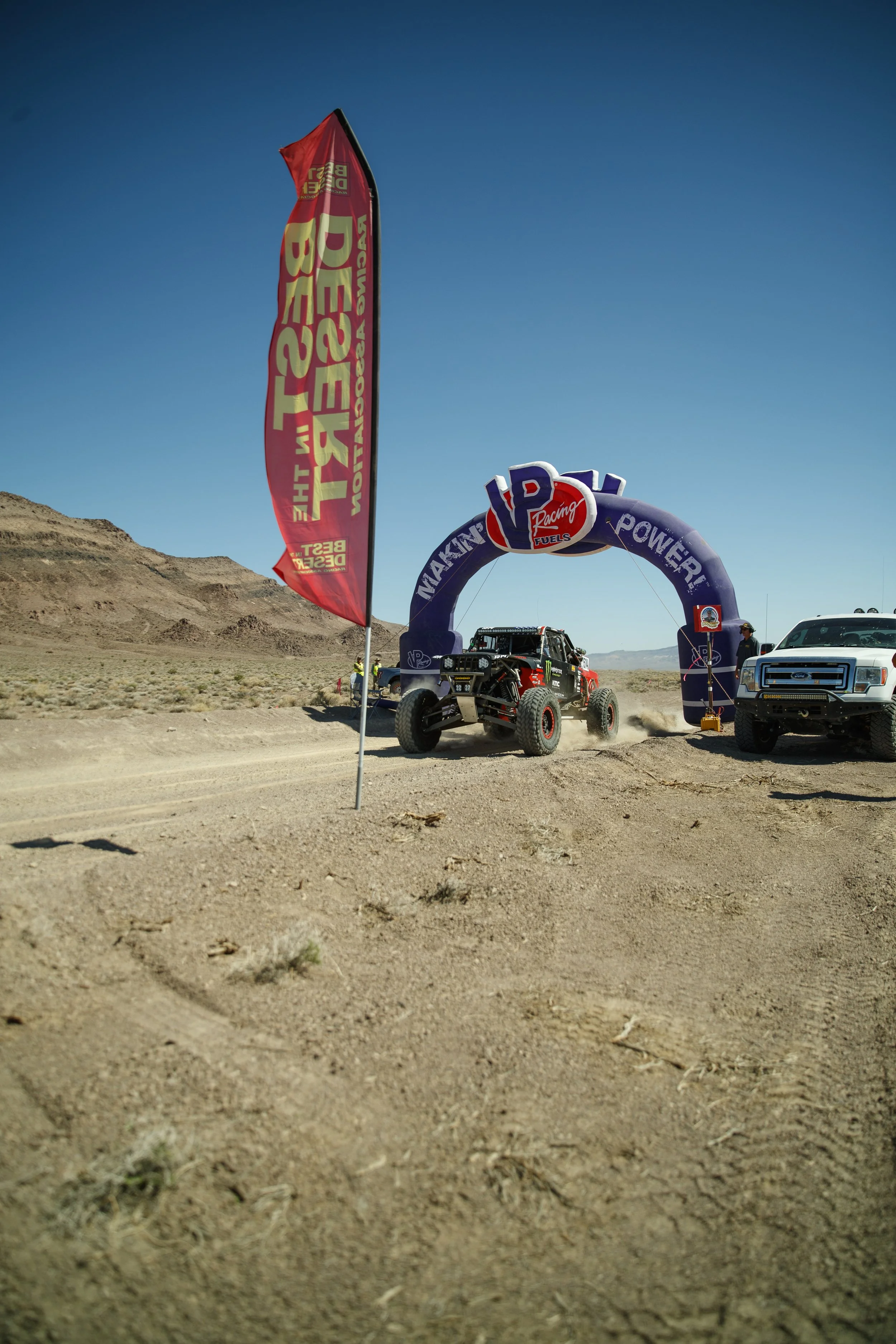 8_12_CaseyCurrie_Vegas2Reno_RaceDay_TrophyJeep_NoCrop_006.jpg