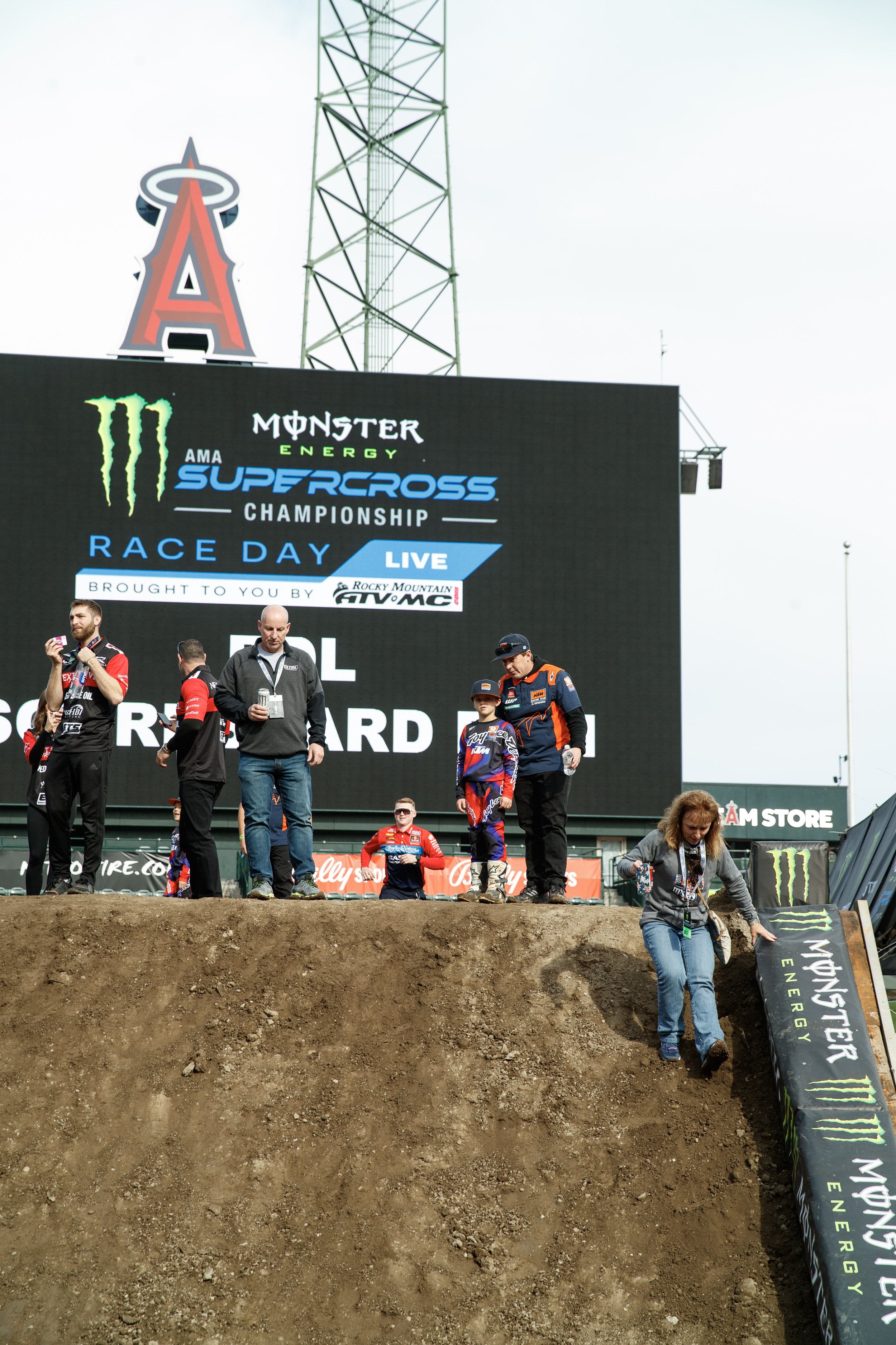 1_7_CaseyCurrie_SupercrossJrs_AnaheimCa_NoCrop_024.jpg