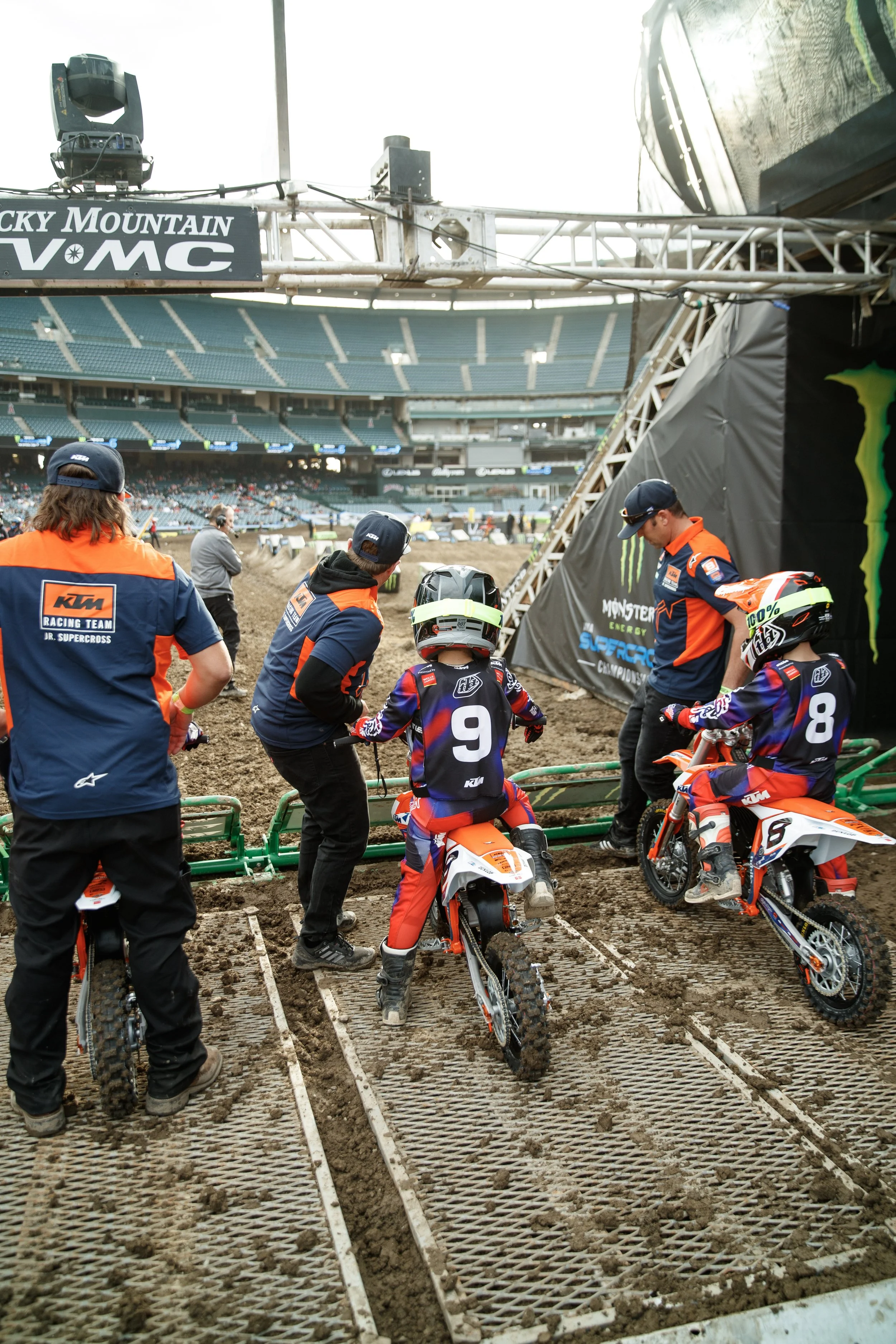 1_7_CaseyCurrie_SupercrossJrs_AnaheimCa_NoCrop_044.jpg