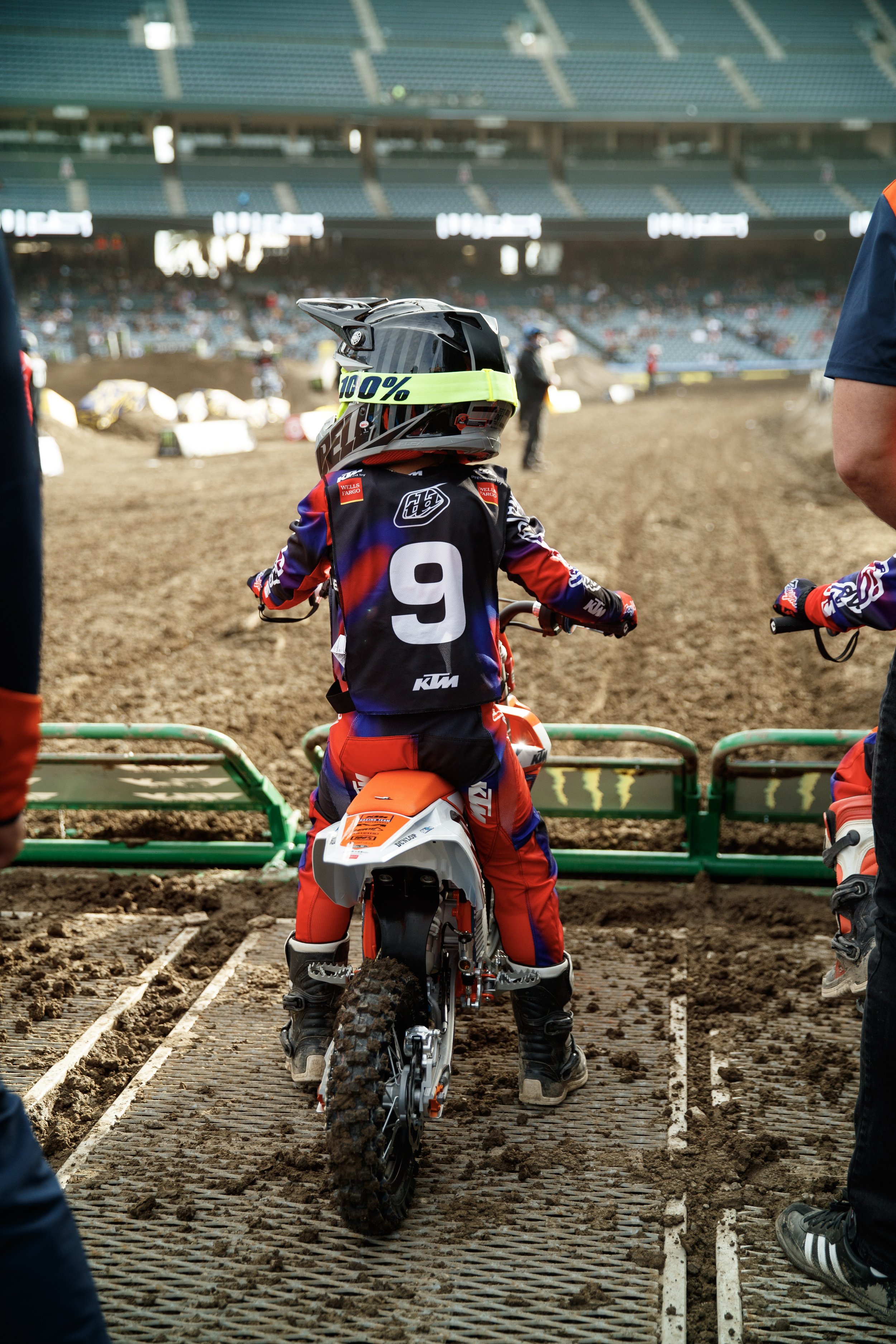 1_7_CaseyCurrie_SupercrossJrs_AnaheimCa_NoCrop_045.jpg