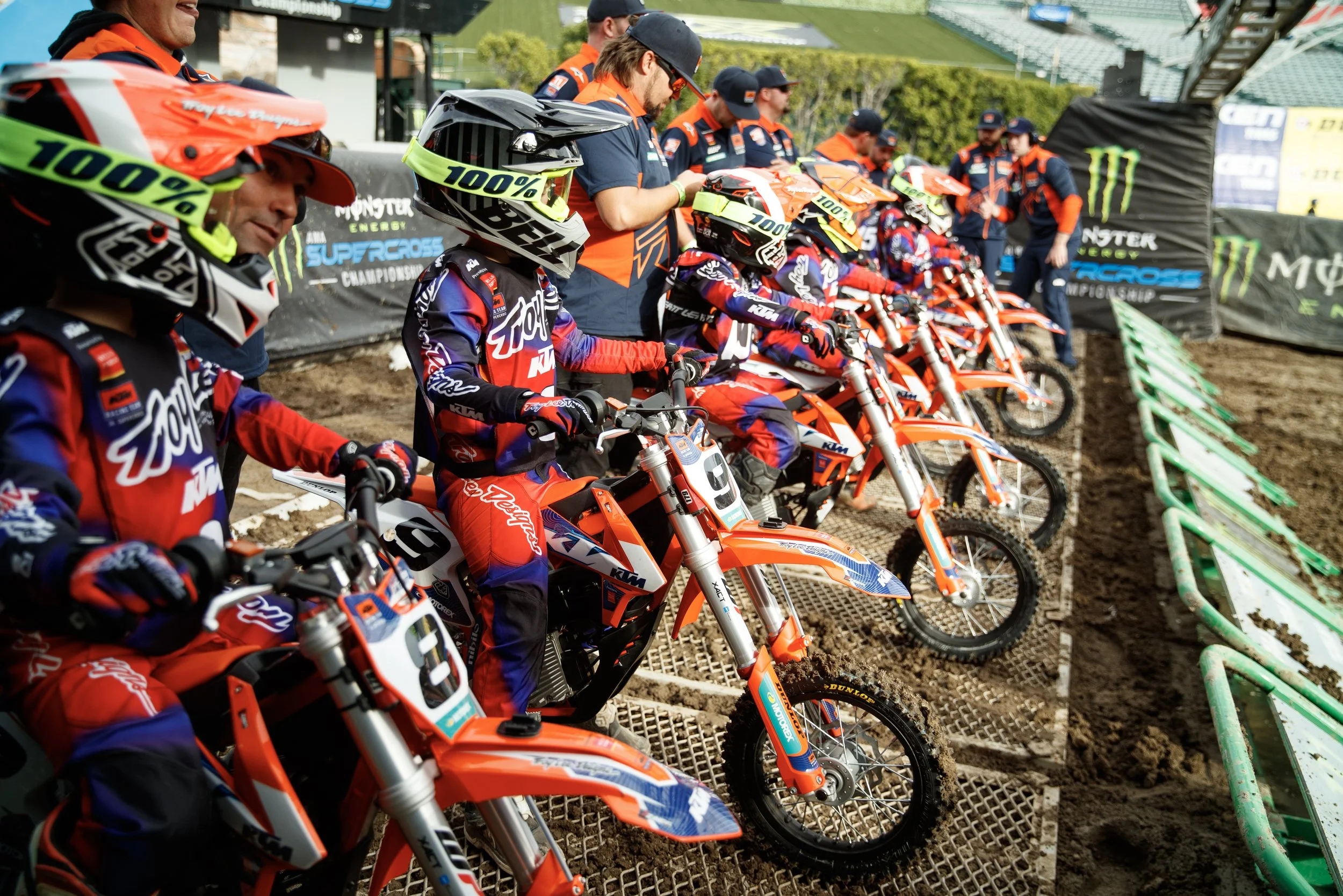 1_7_CaseyCurrie_SupercrossJrs_AnaheimCa_NoCrop_046.jpg