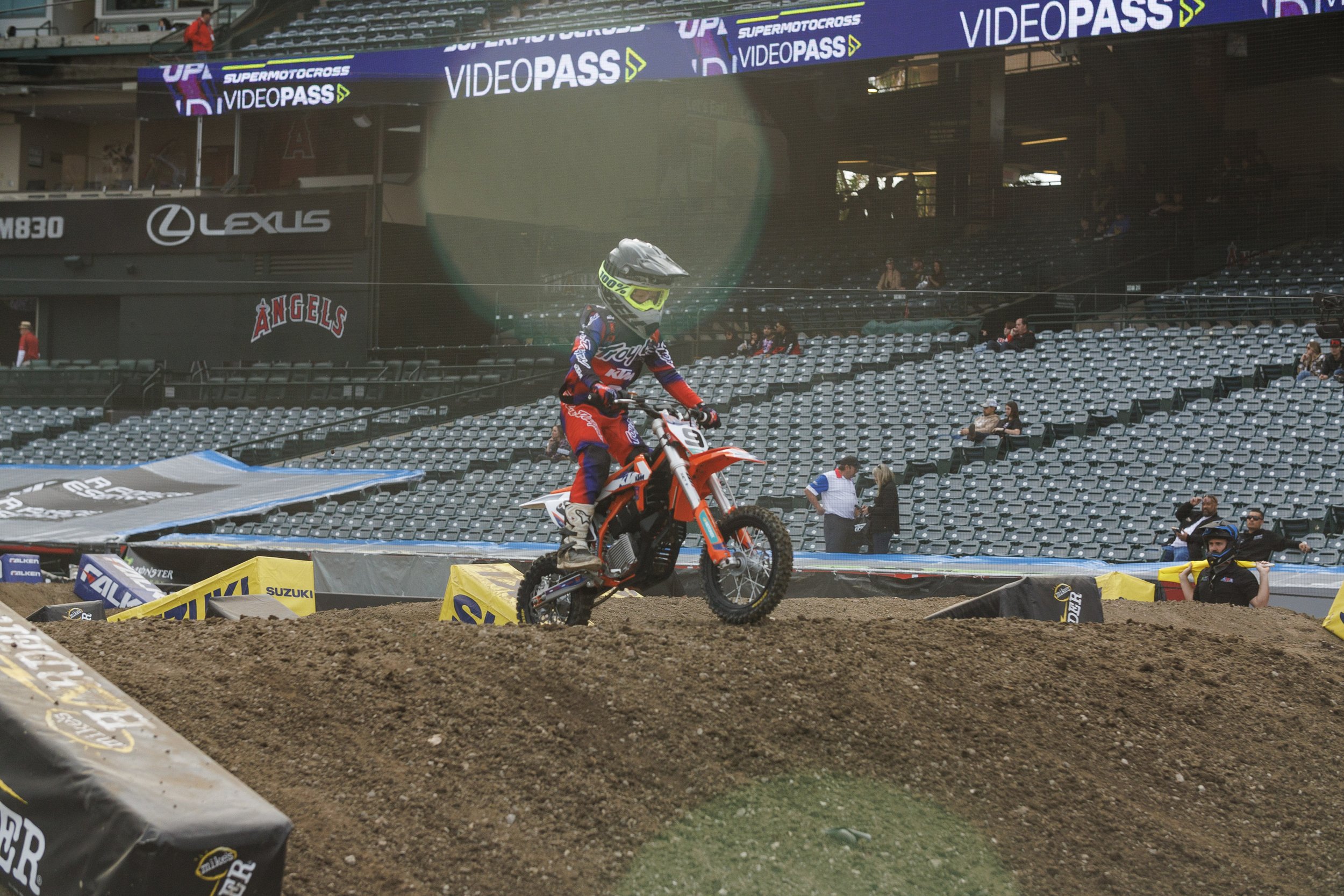 1_7_CaseyCurrie_SupercrossJrs_AnaheimCa_NoCrop_048.jpg