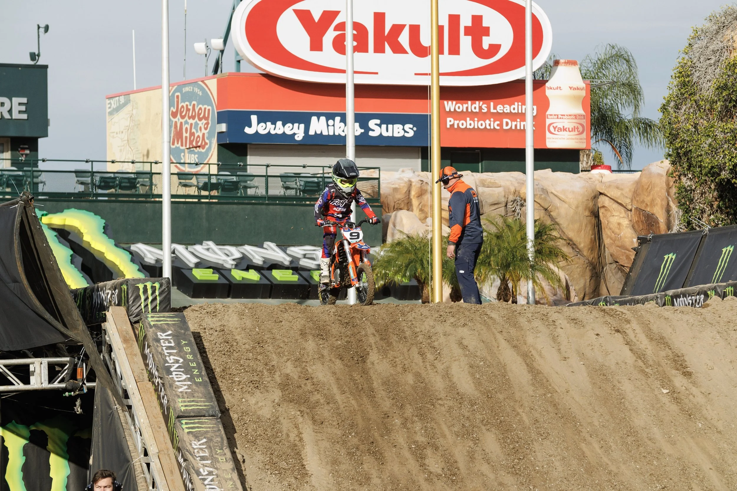 1_7_CaseyCurrie_SupercrossJrs_AnaheimCa_NoCrop_053.jpg