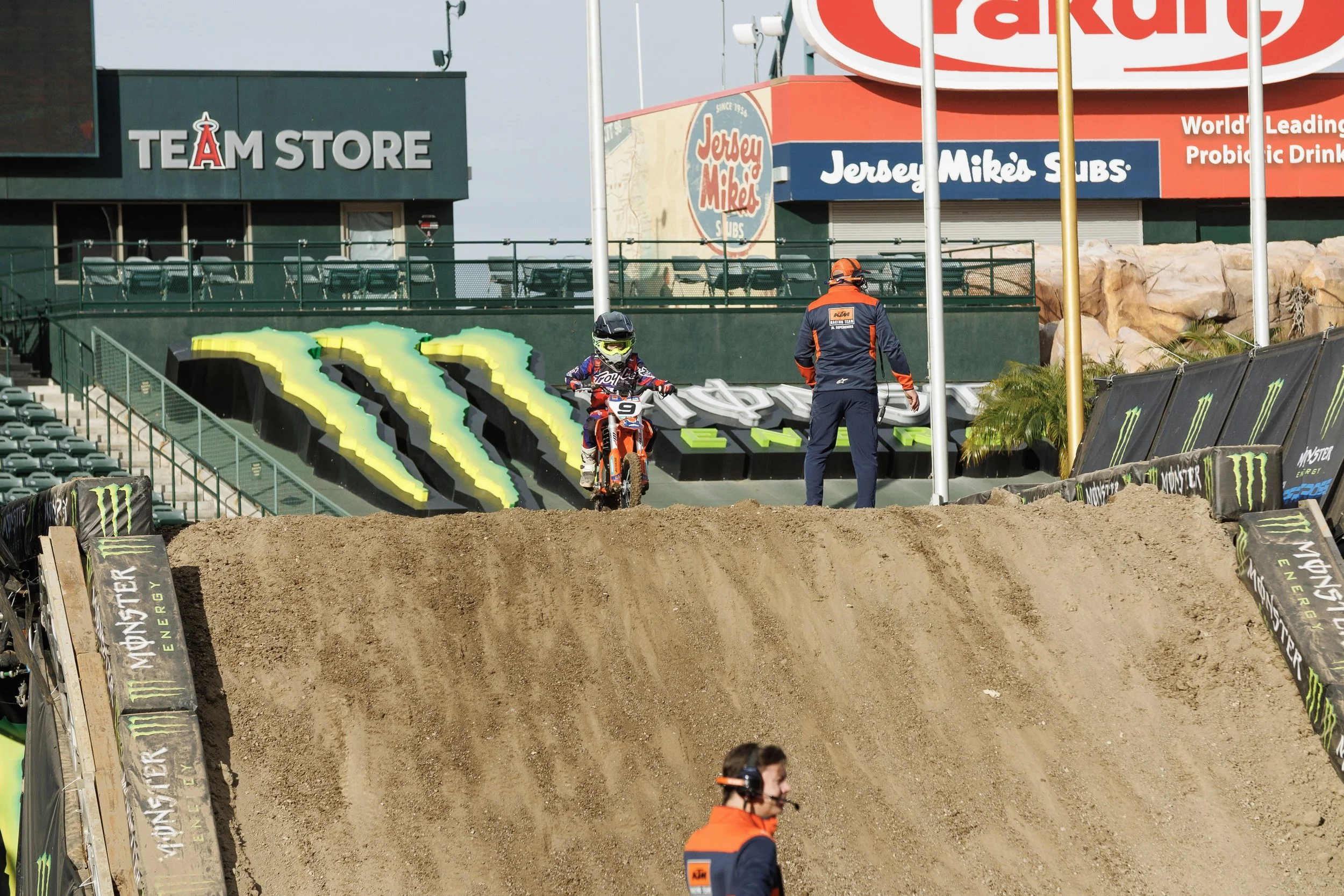 1_7_CaseyCurrie_SupercrossJrs_AnaheimCa_NoCrop_058.jpg
