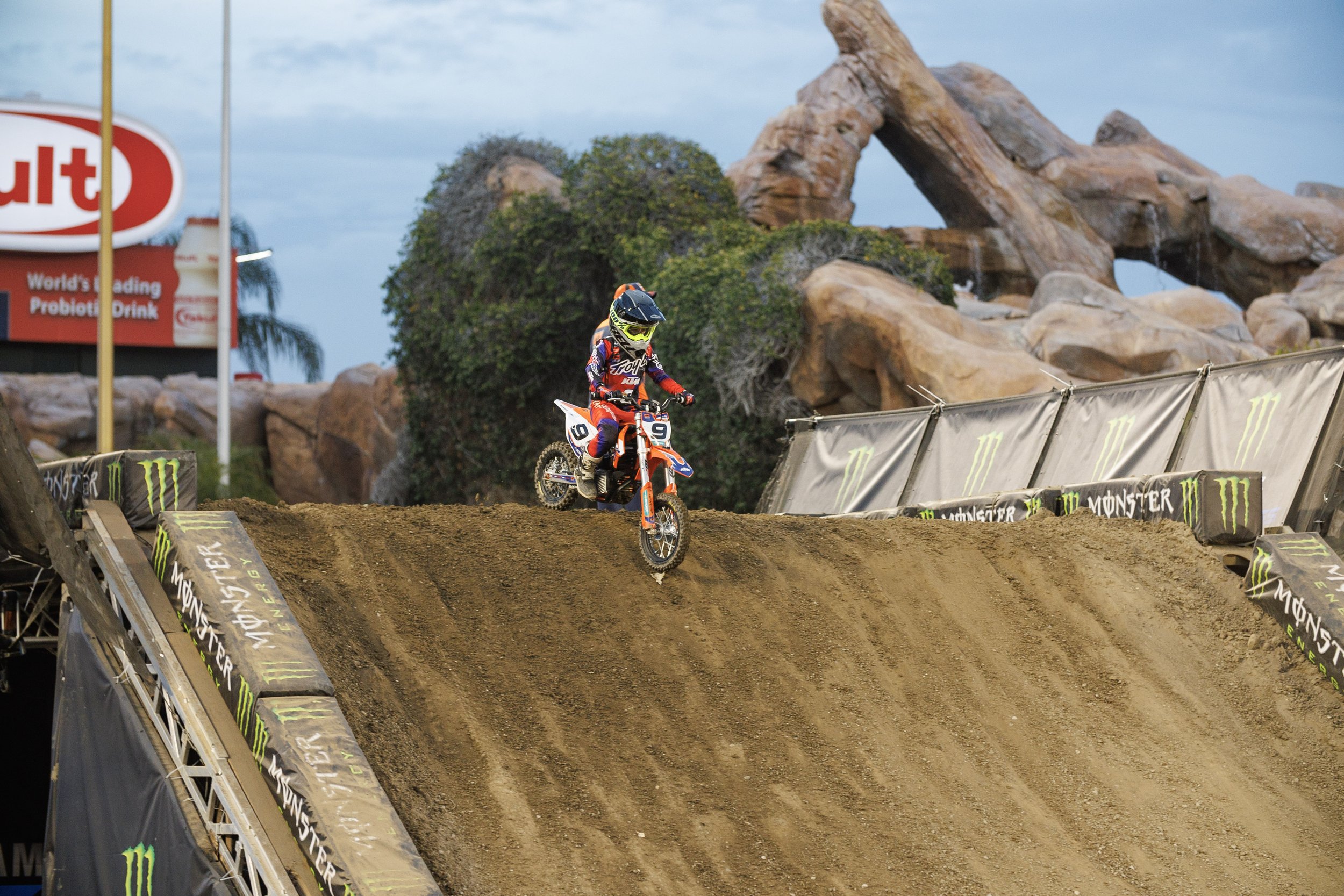 1_7_CaseyCurrie_SupercrossJrs_AnaheimCa_NoCrop_074.jpg
