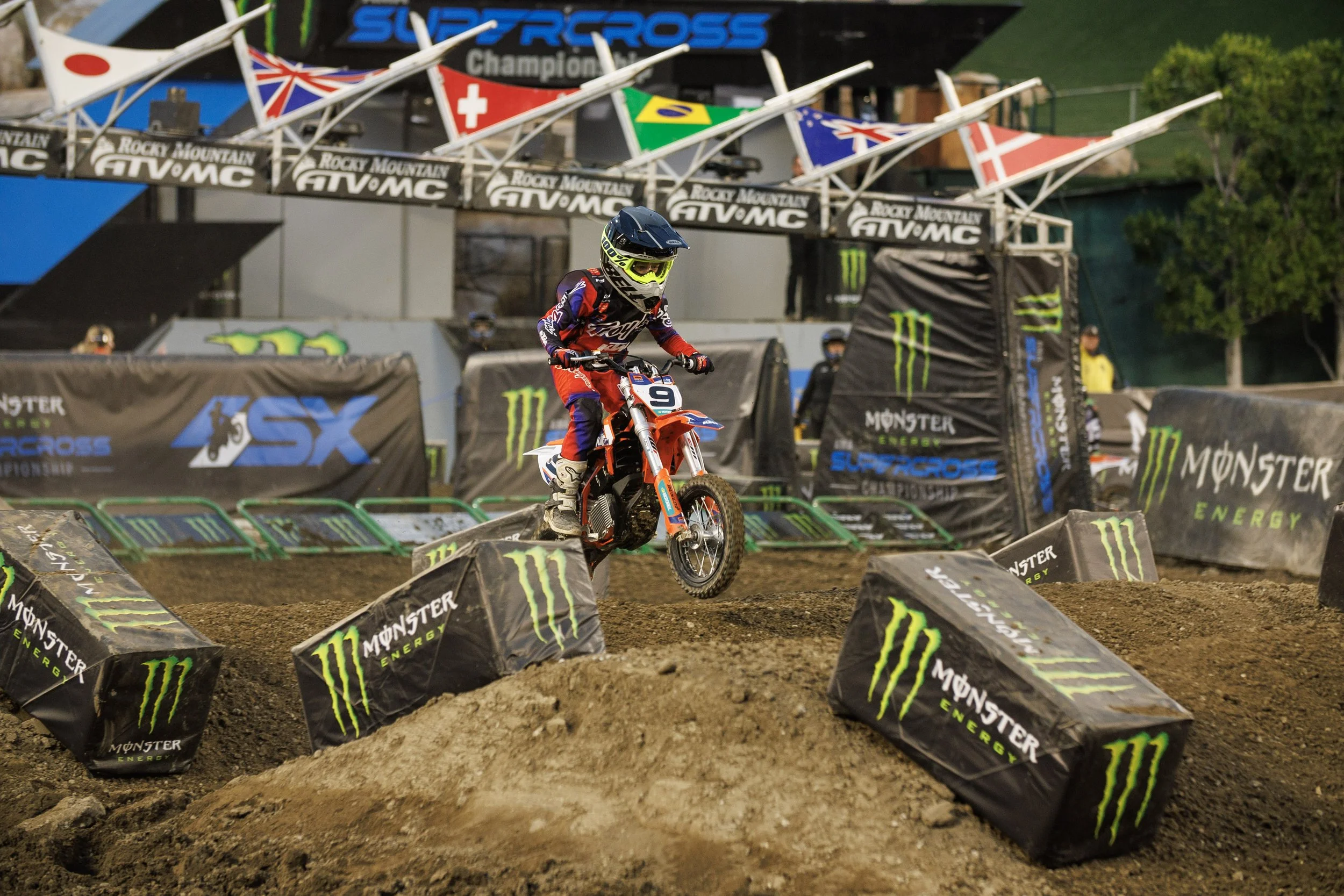 1_7_CaseyCurrie_SupercrossJrs_AnaheimCa_NoCrop_076.jpg