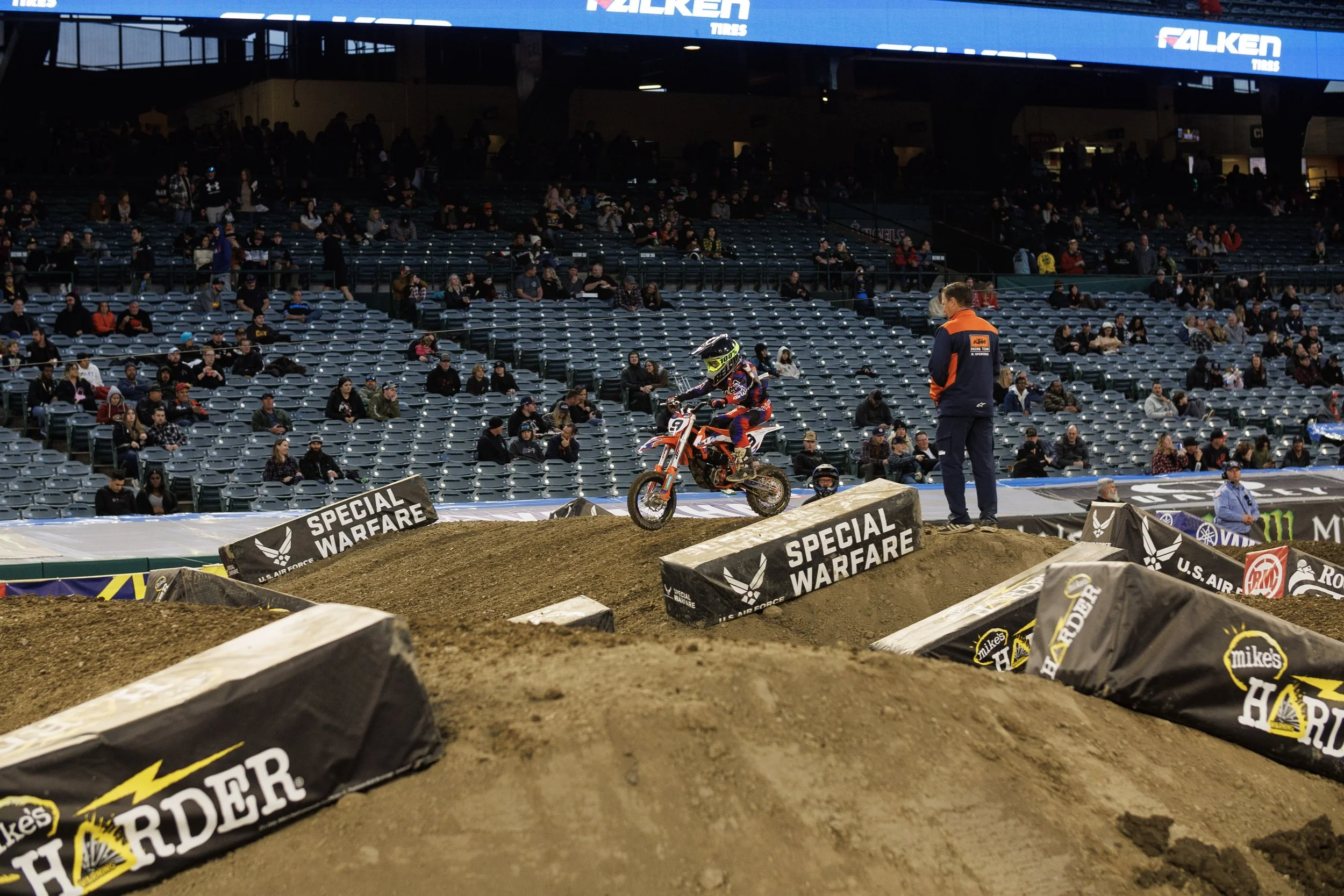 1_7_CaseyCurrie_SupercrossJrs_AnaheimCa_NoCrop_083.jpg