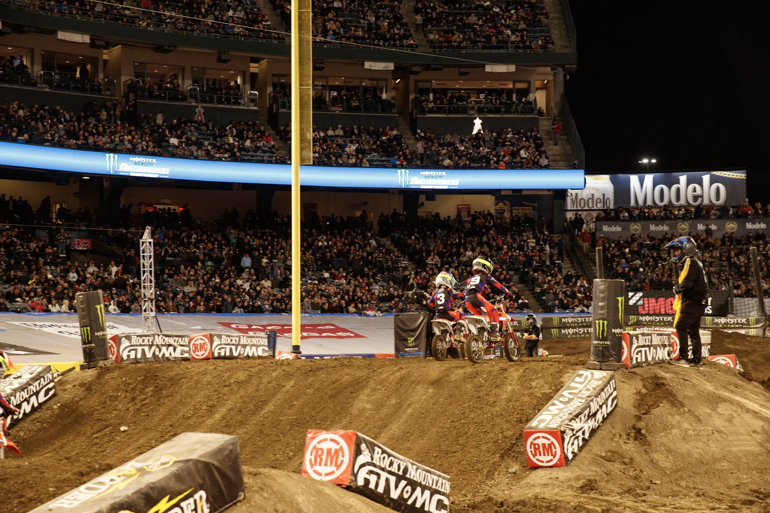 1_7_CaseyCurrie_SupercrossJrs_AnaheimCa_NoCrop_095.jpg