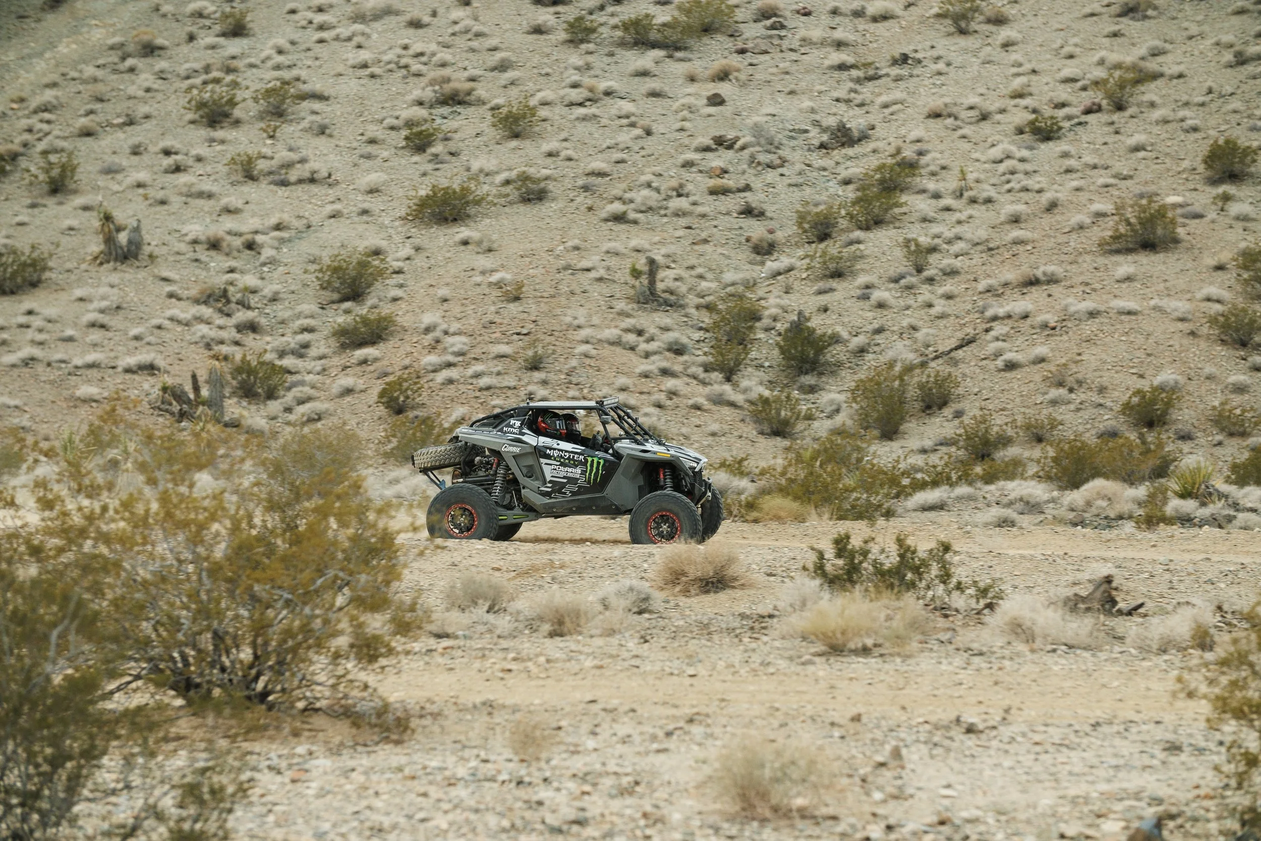 2_3_CaseyCurrie_KingOfHammers_JohnsonValleyCa_Day2_DesertPreRunning_PolarisRZRTurboR_NoCrop_002.jpg
