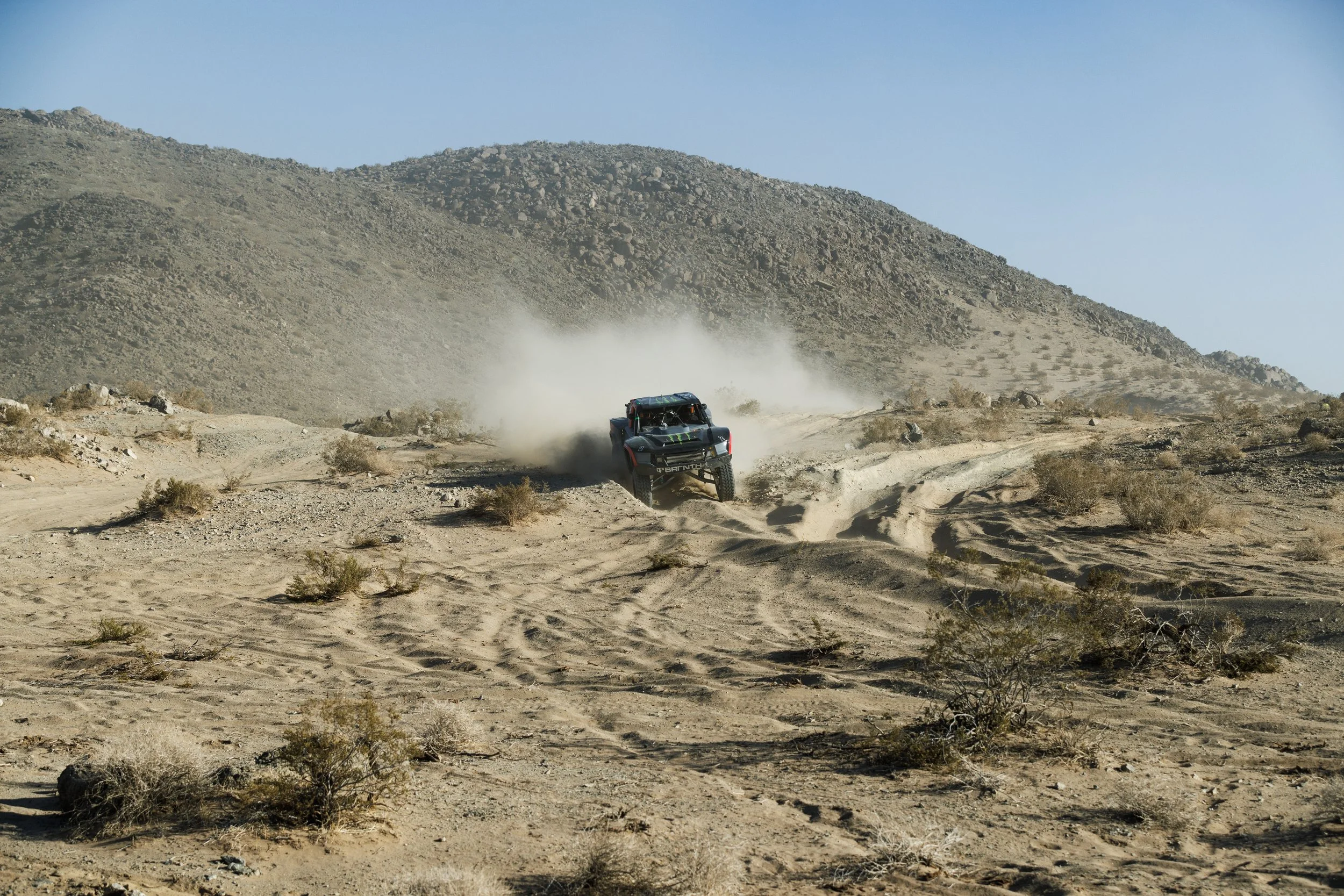 2_5_CaseyCurrie_KingofHammers_JohnsonValleyCa_Day4_DesertRace_TrophyTruck_NoCrop_005.jpg
