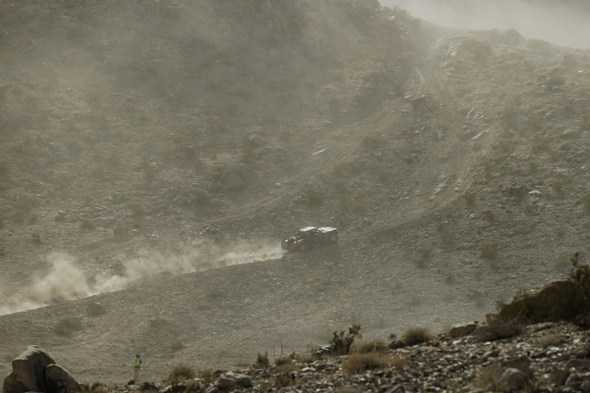 2_5_CaseyCurrie_KingofHammers_JohnsonValleyCa_Day4_DesertRace_TrophyTruck_NoCrop_017.jpg