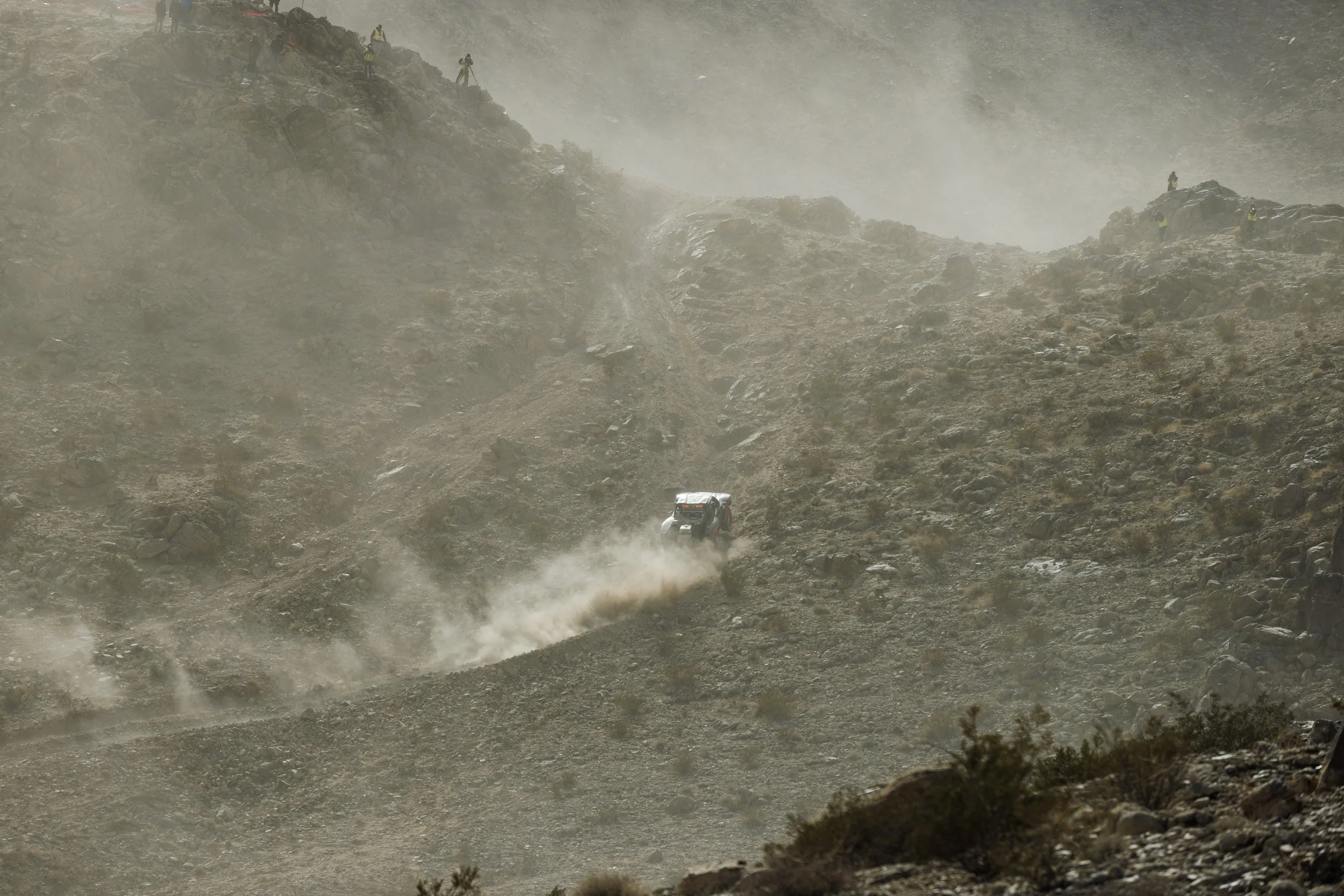 2_5_CaseyCurrie_KingofHammers_JohnsonValleyCa_Day4_DesertRace_TrophyTruck_NoCrop_018.jpg