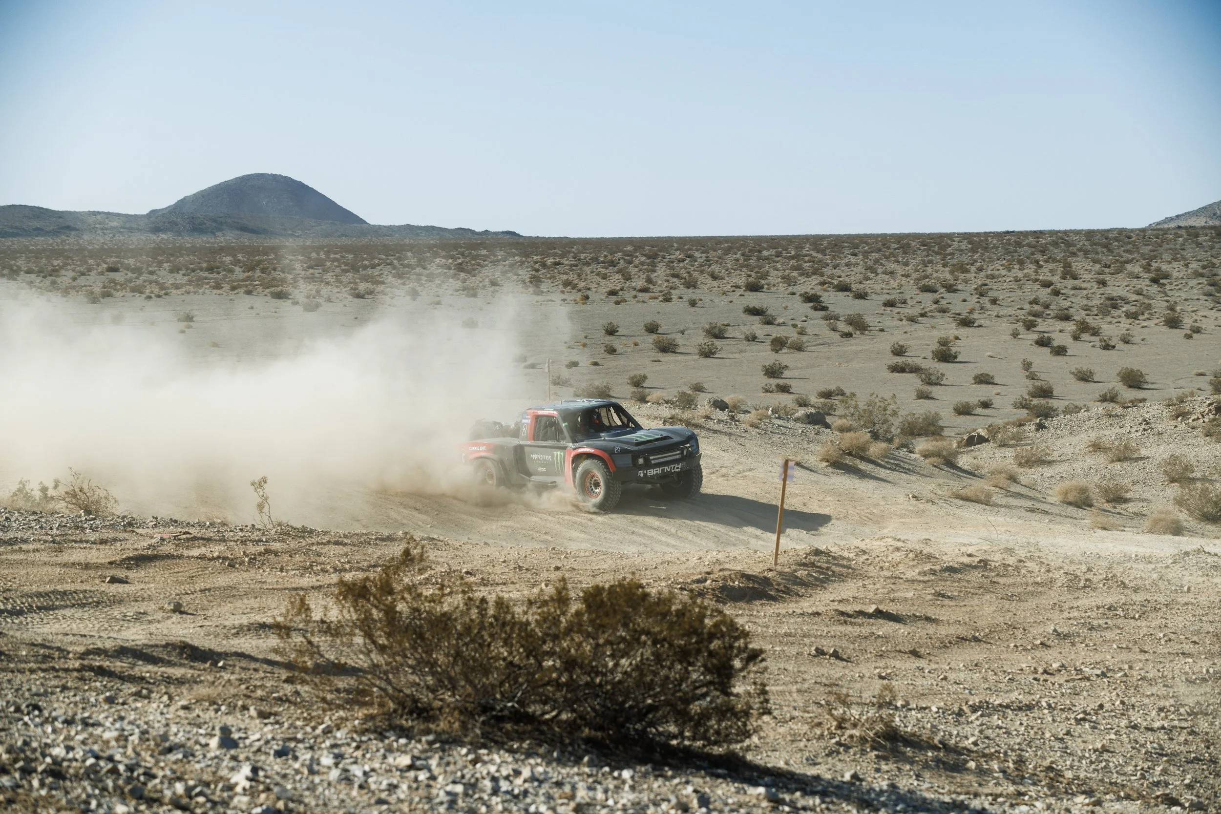 2_5_CaseyCurrie_KingofHammers_JohnsonValleyCa_Day4_DesertRace_TrophyTruck_NoCrop_021.jpg