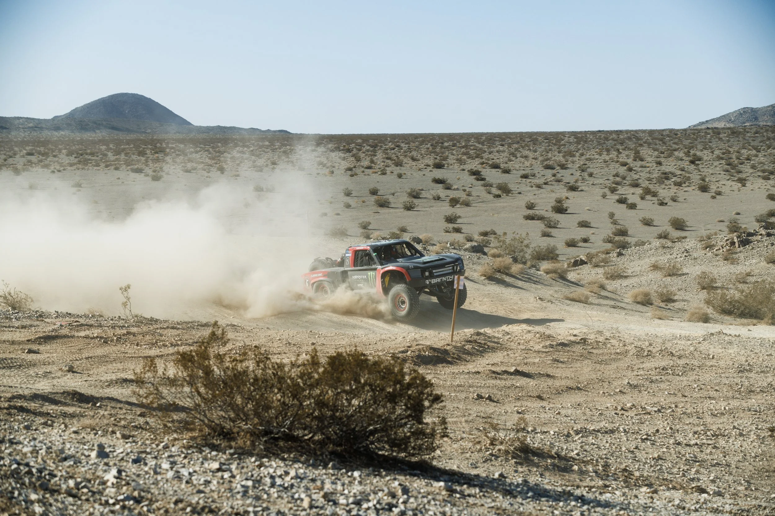 2_5_CaseyCurrie_KingofHammers_JohnsonValleyCa_Day4_DesertRace_TrophyTruck_NoCrop_023.jpg