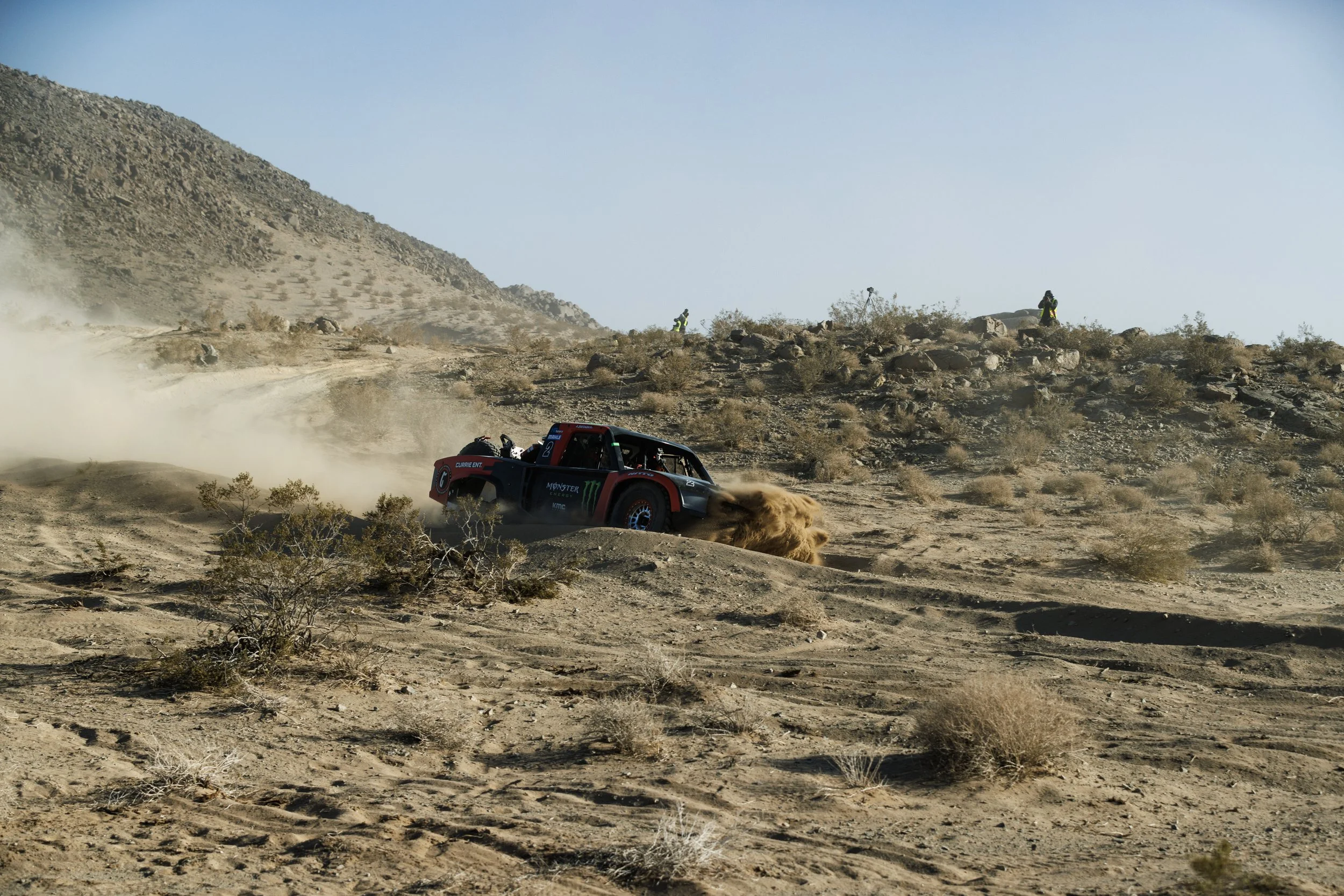 2_5_CaseyCurrie_KingofHammers_JohnsonValleyCa_Day4_DesertRace_TrophyTruck_NoCrop_024.jpg