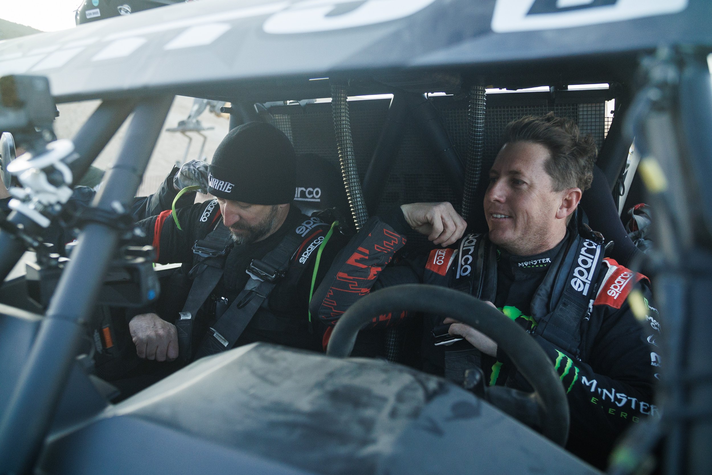 2_8_CaseyCurrie_KingofHammers_JohnsonValleyCa_Day7_Ultra4Qualifying_TrophyJeep_NoCrop_005.jpg