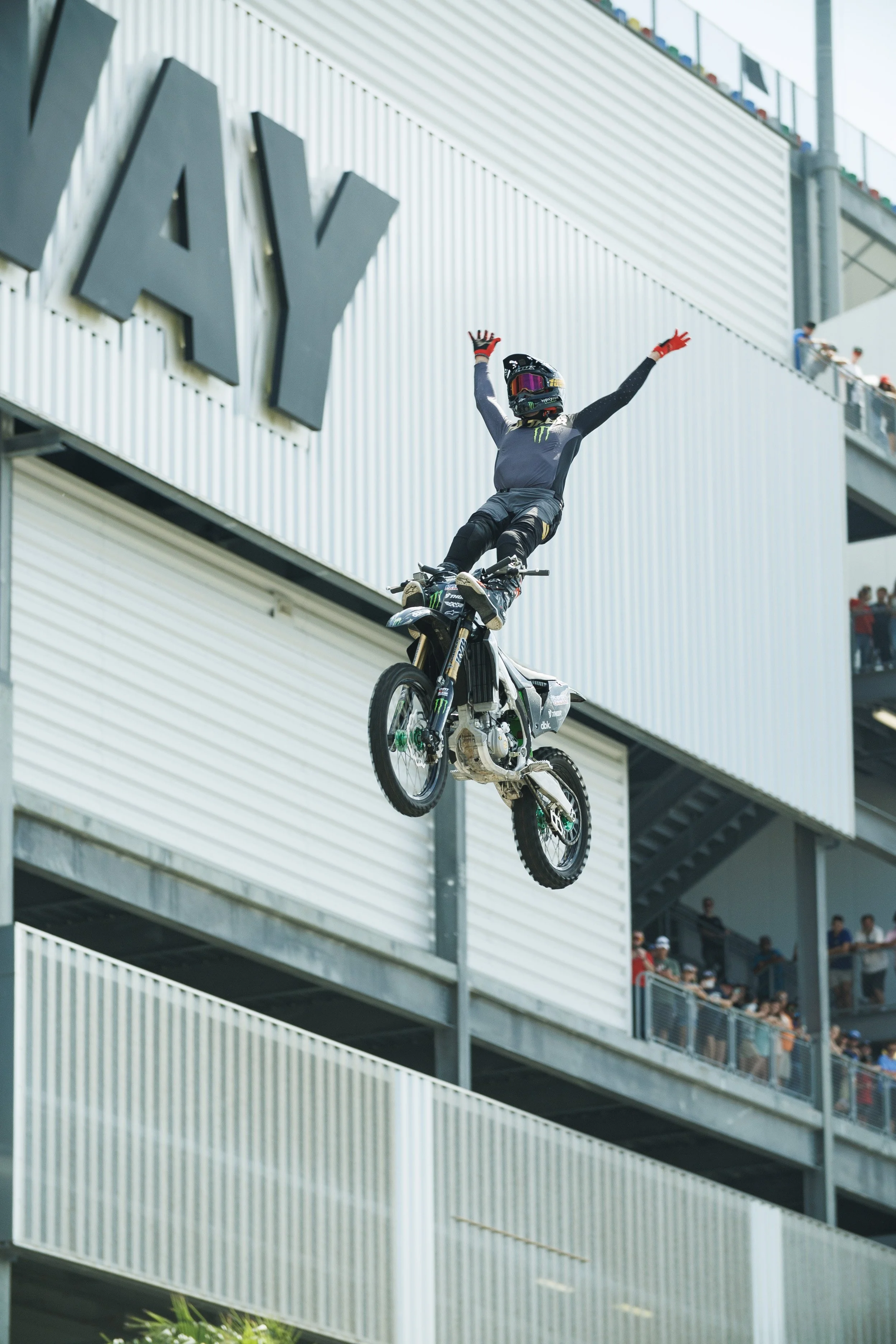 3_3_CaseyCurrie_DaytonaBikeWeek_MonsterEnergySmokeshow_Part1_DaytonaBeachFL_FMX_NoCrop_002.jpg