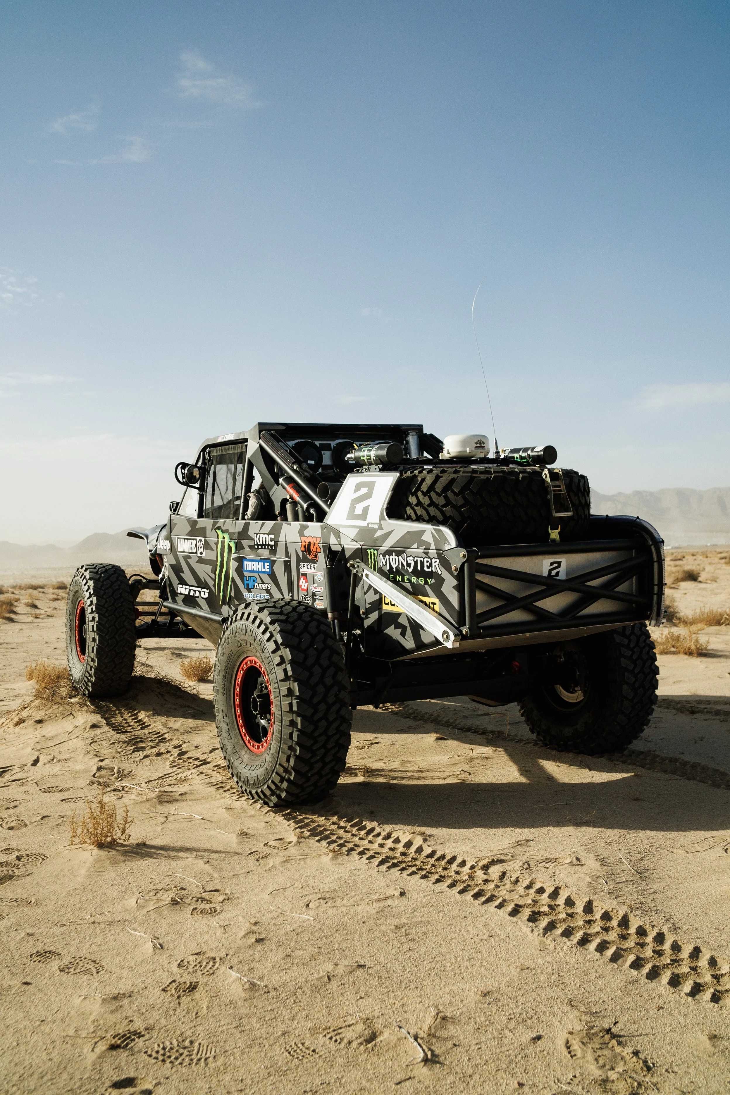 2_3_CaseyCurrie_KingOfHammers_JohnsonValleyCa_Day2_DesertPreRunning_TrophyJeep_NoCrop_010.jpg