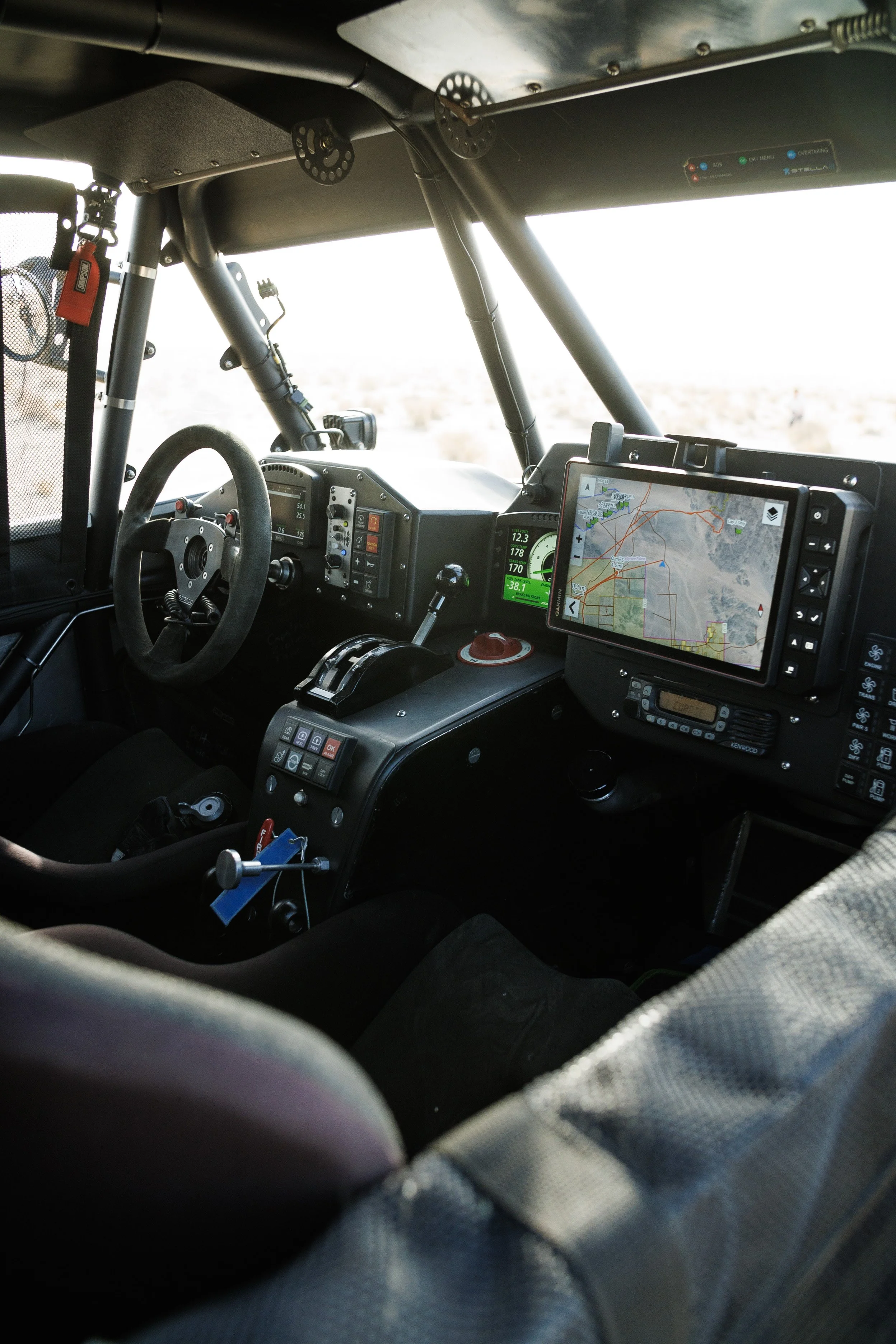 2_3_CaseyCurrie_KingOfHammers_JohnsonValleyCa_Day2_DesertPreRunning_TrophyJeep_NoCrop_018.jpg
