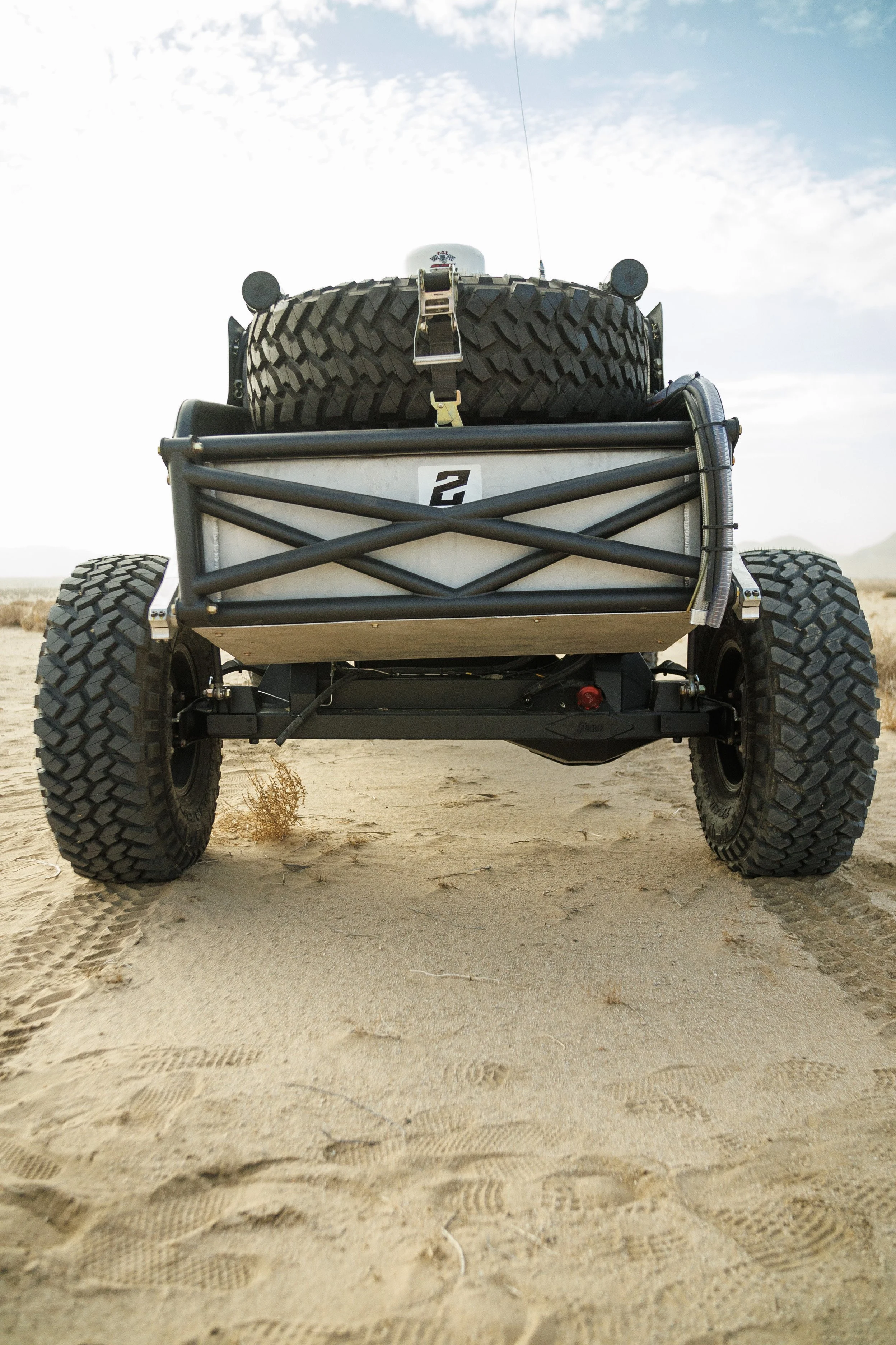 2_3_CaseyCurrie_KingOfHammers_JohnsonValleyCa_Day2_DesertPreRunning_TrophyJeep_NoCrop_019.jpg