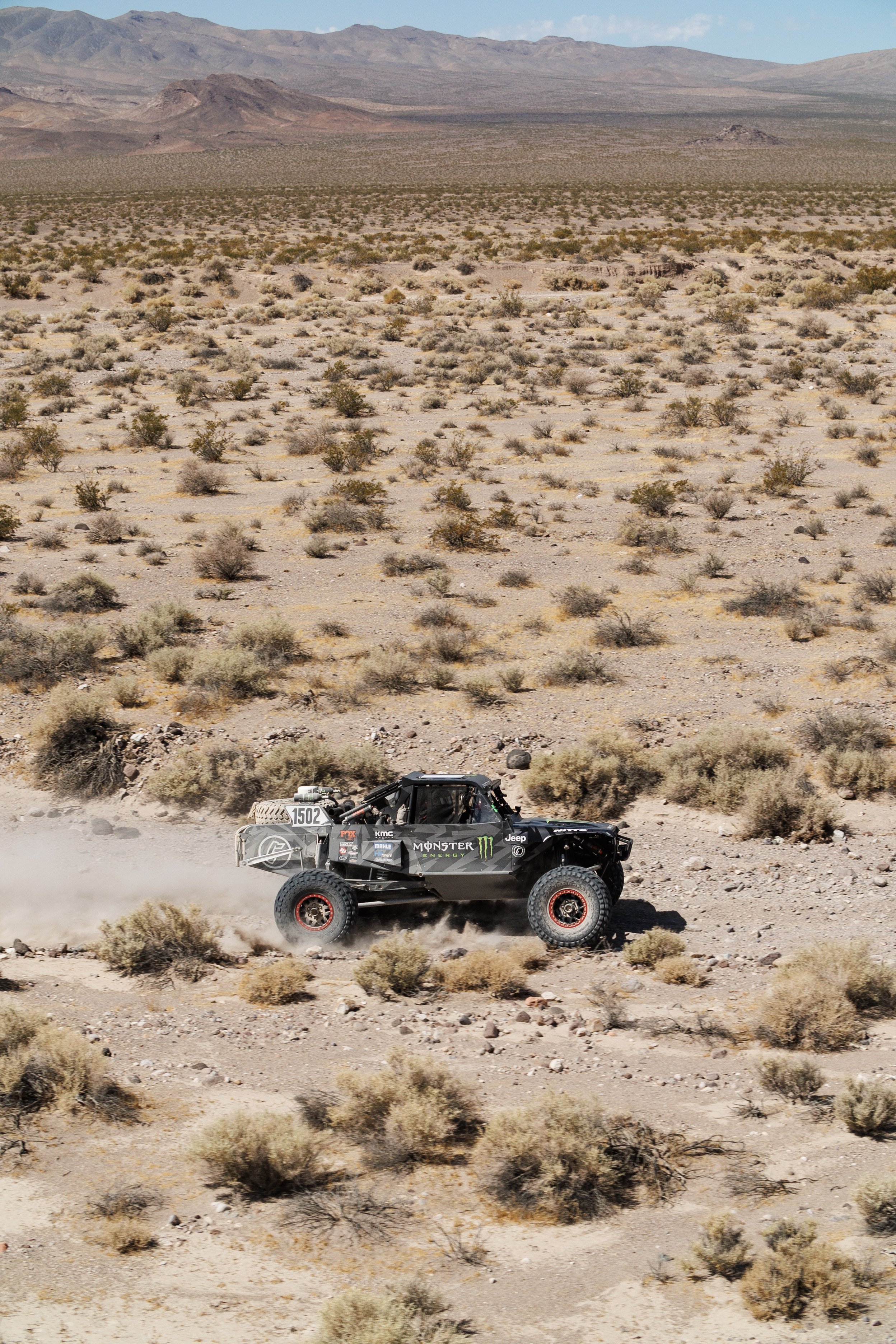8_18_CaseyCurrie_Vegas2Reno_RaceDay_TrophyJeep_NoCrop_005.jpg