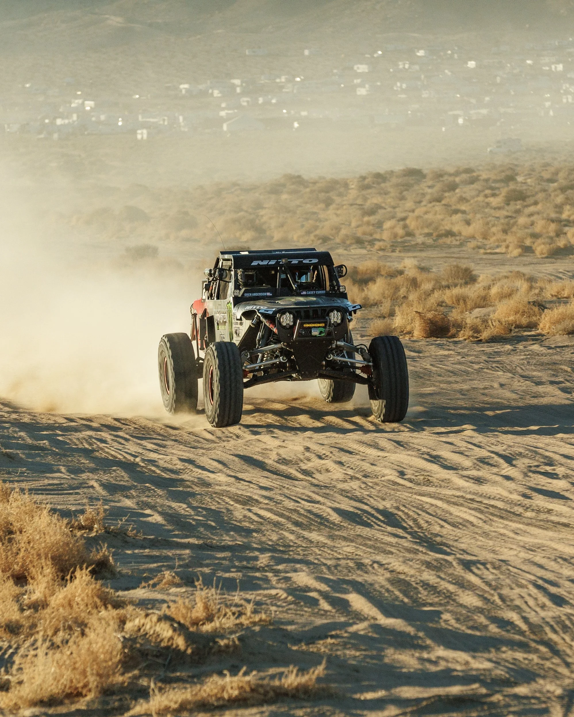 1_29_CaseyCurrie_KingofHammers_TrophyJeep_Shakedown_Instapost4x5_011.jpg