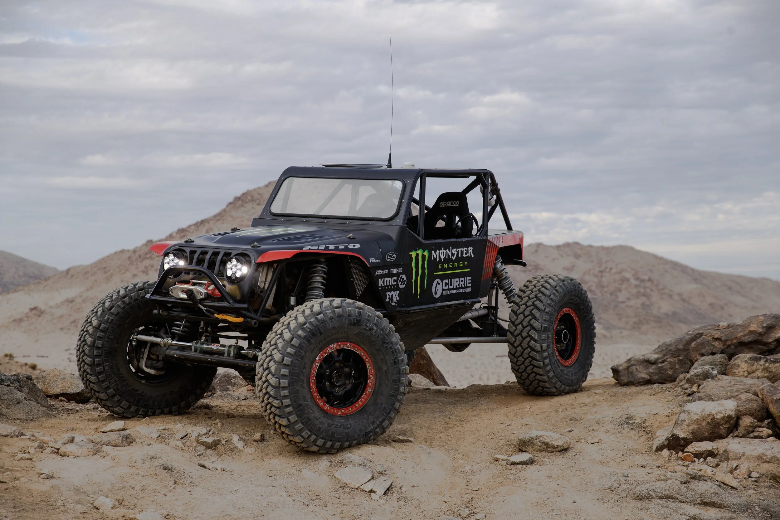 2_1_CaseyCurrie_KingOfHammers_JohnsonValleyCA_TrophyJeep_NoCrop_005.jpg