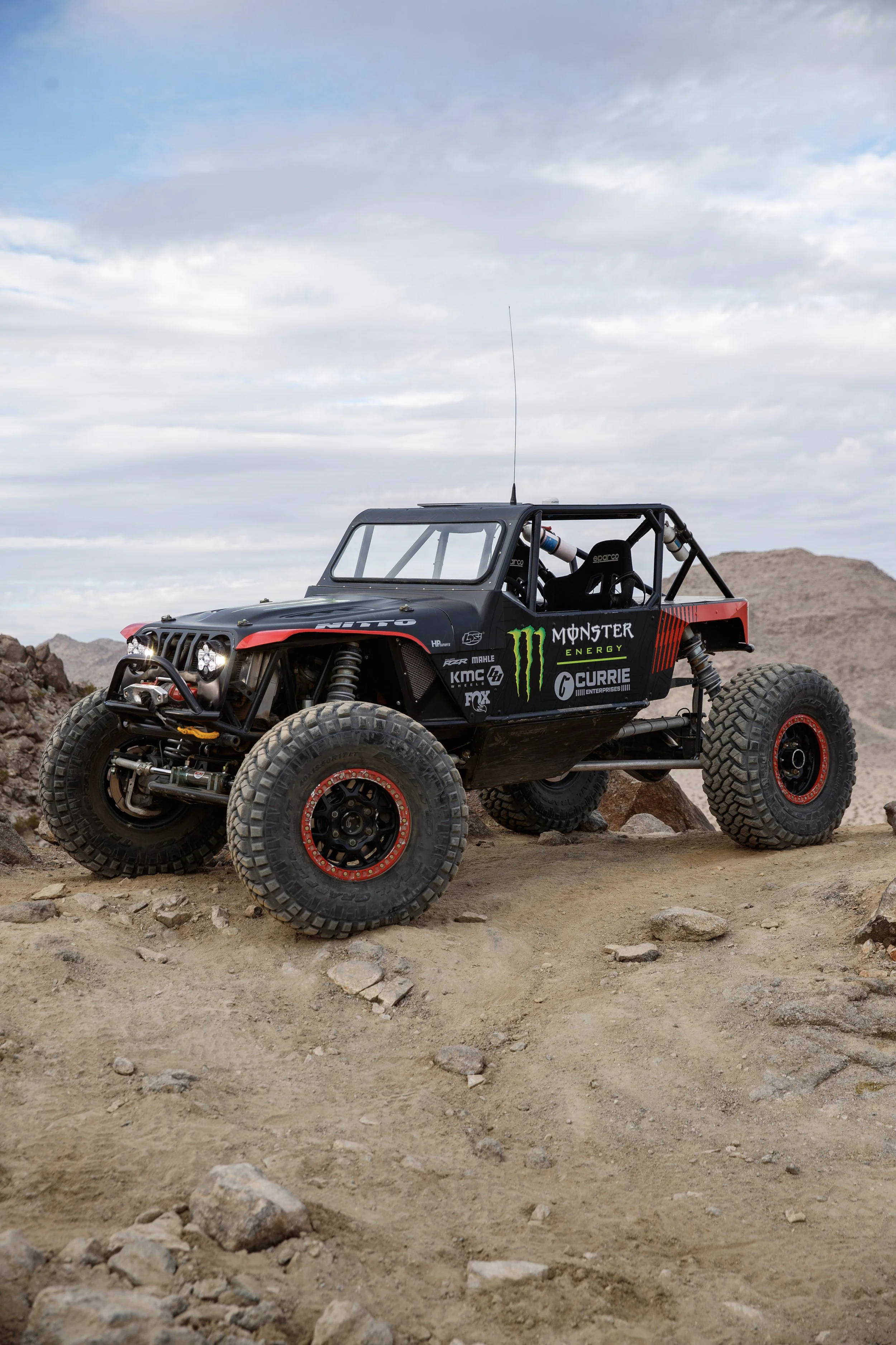 2_1_CaseyCurrie_KingOfHammers_JohnsonValleyCA_TrophyJeep_NoCrop_009.jpg