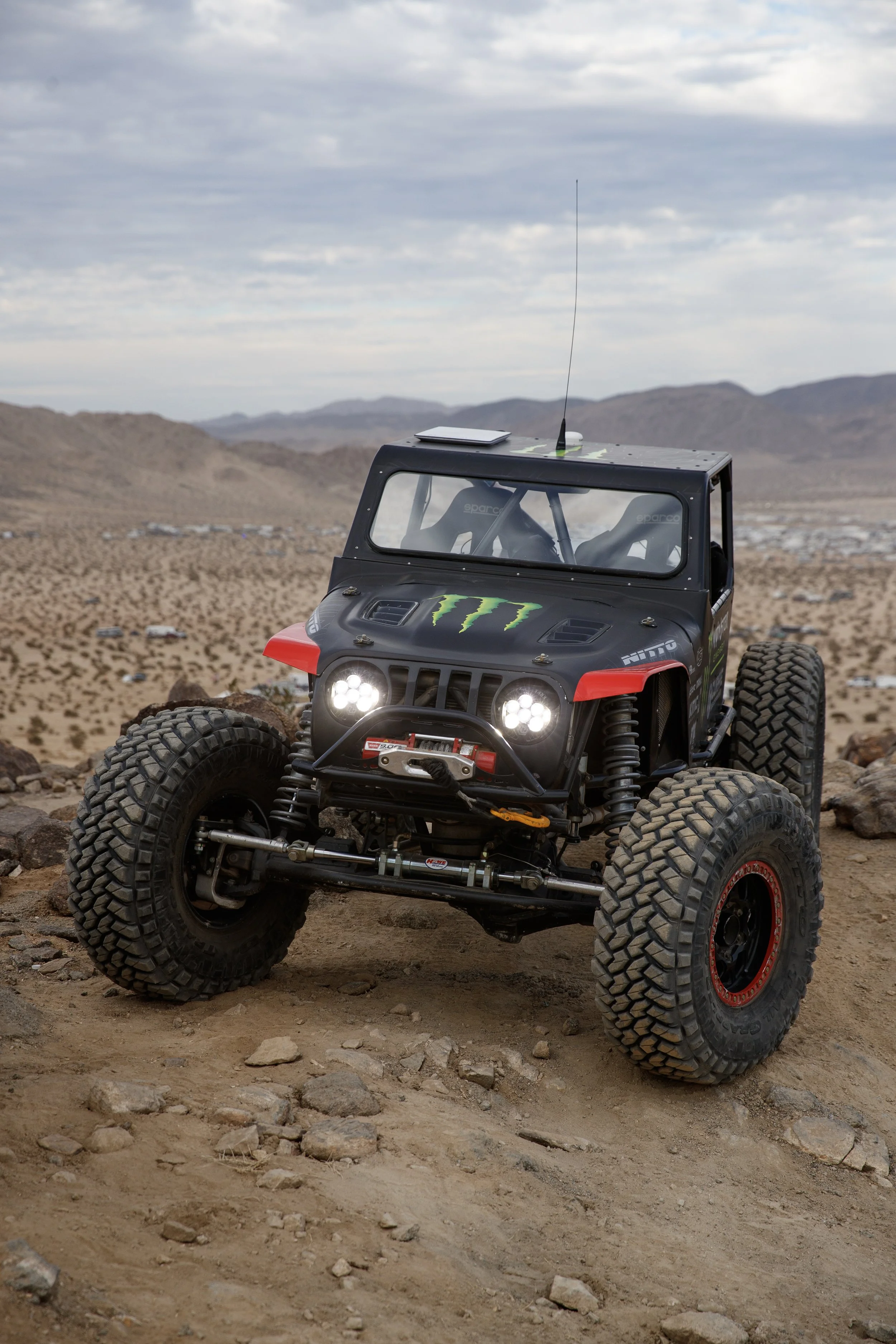 2_1_CaseyCurrie_KingOfHammers_JohnsonValleyCA_TrophyJeep_NoCrop_013.jpg