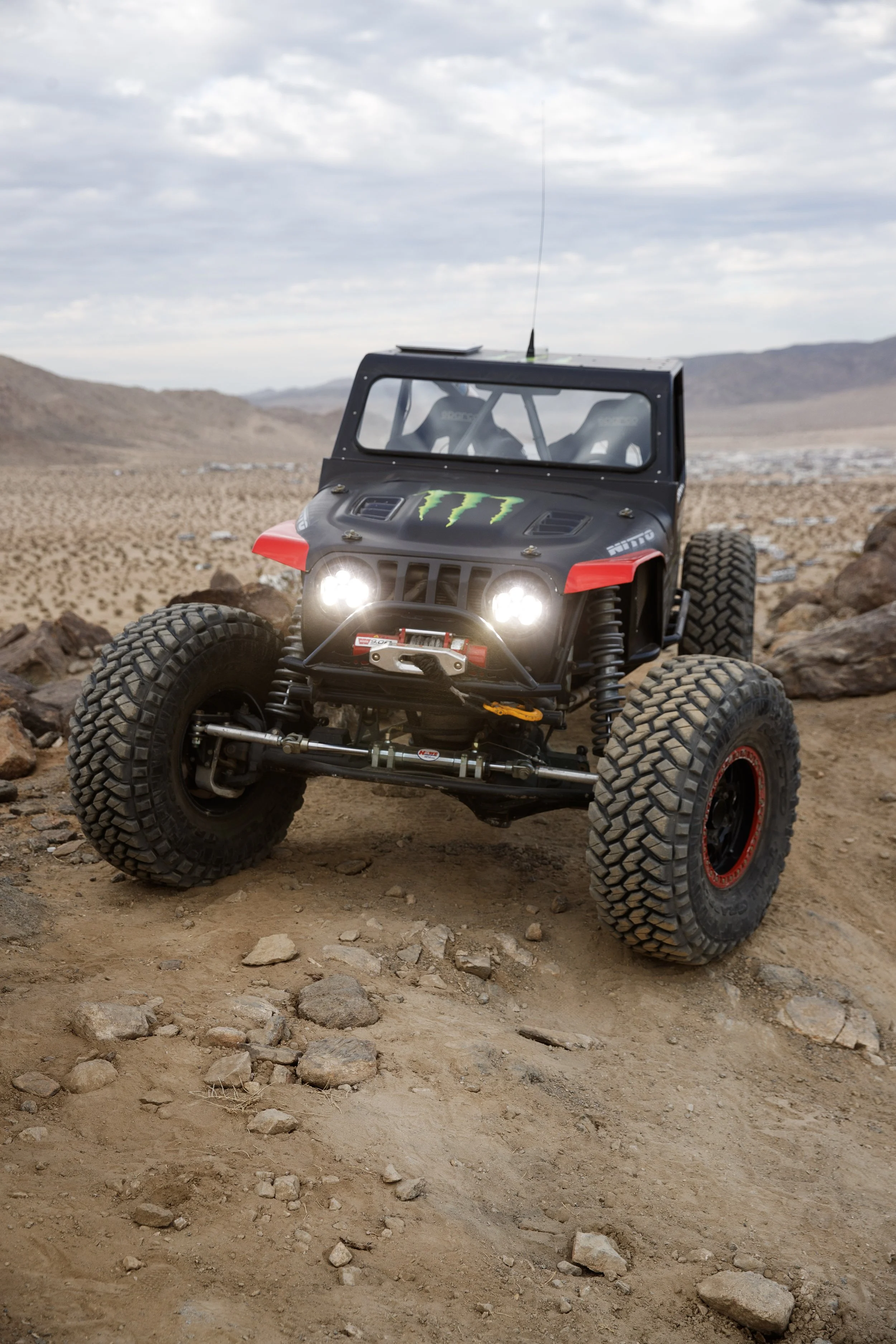 2_1_CaseyCurrie_KingOfHammers_JohnsonValleyCA_TrophyJeep_NoCrop_022.jpg