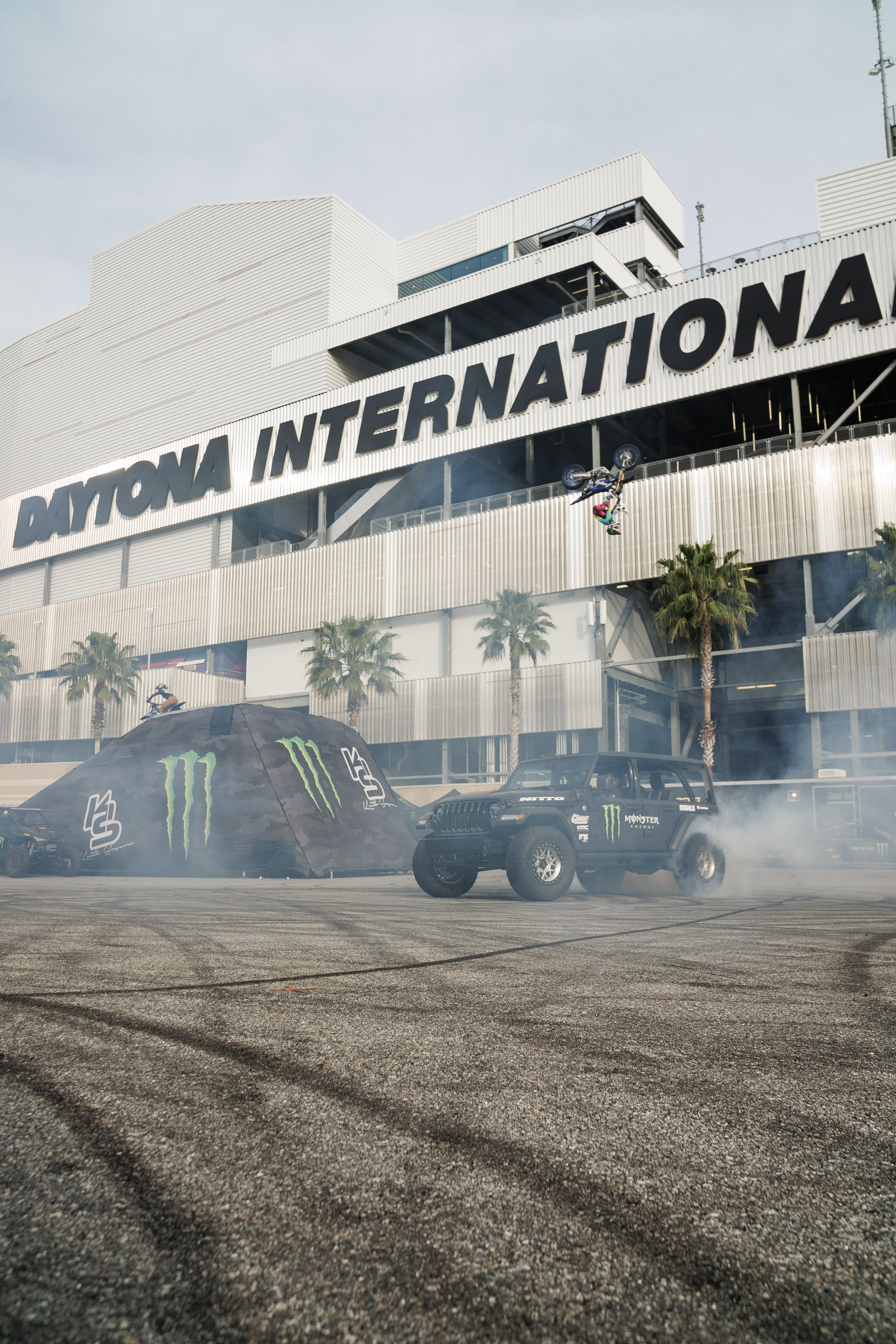 3_2_CaseyCurrie_DaytonaBikeWeek_DaytonaBeachFL_DriftJeep_NoCrop_002.jpg