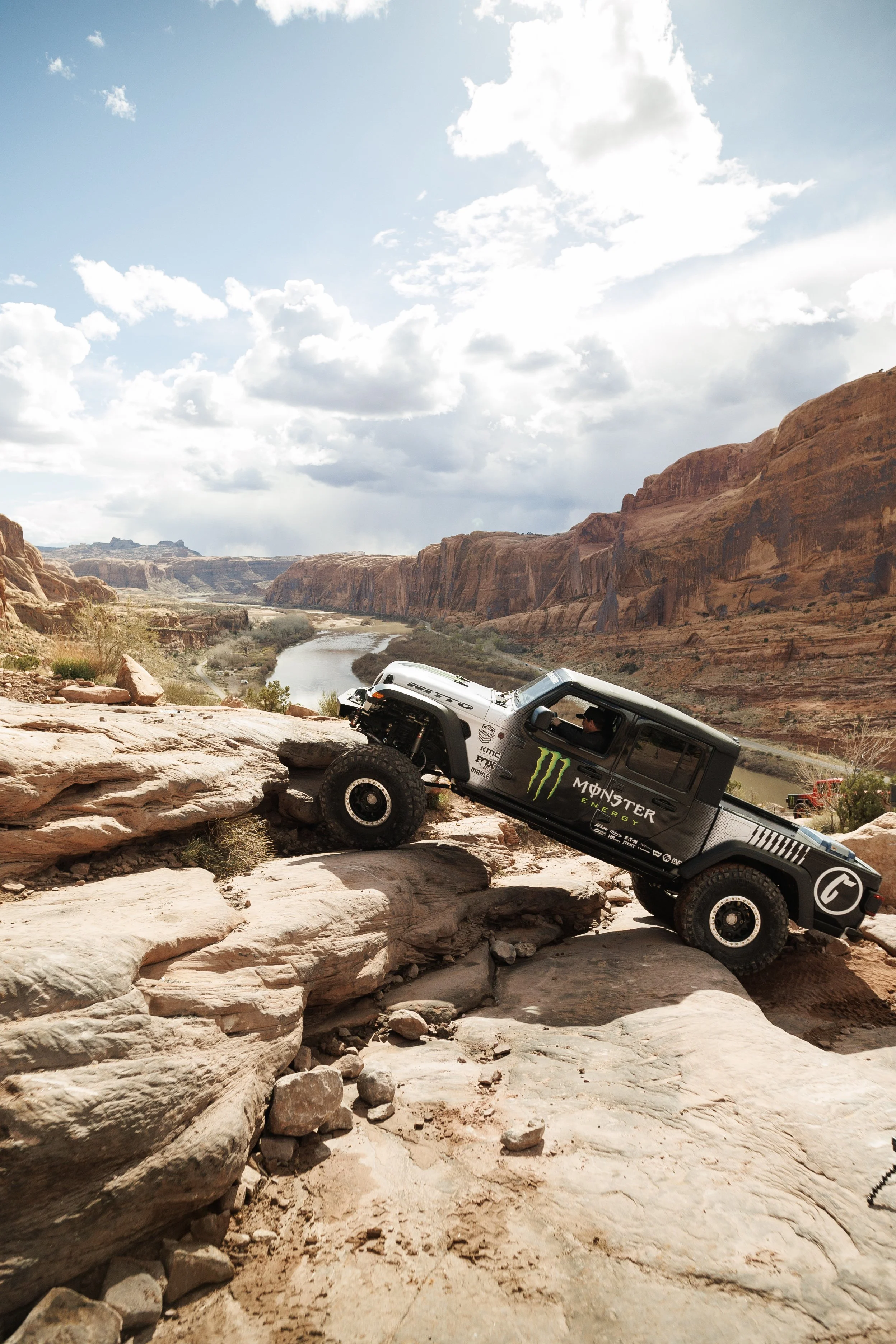3_26_CaseyCurrie_MoabEJS_MoabUT_MoabRim_Jeep_NoCrop_001.jpg