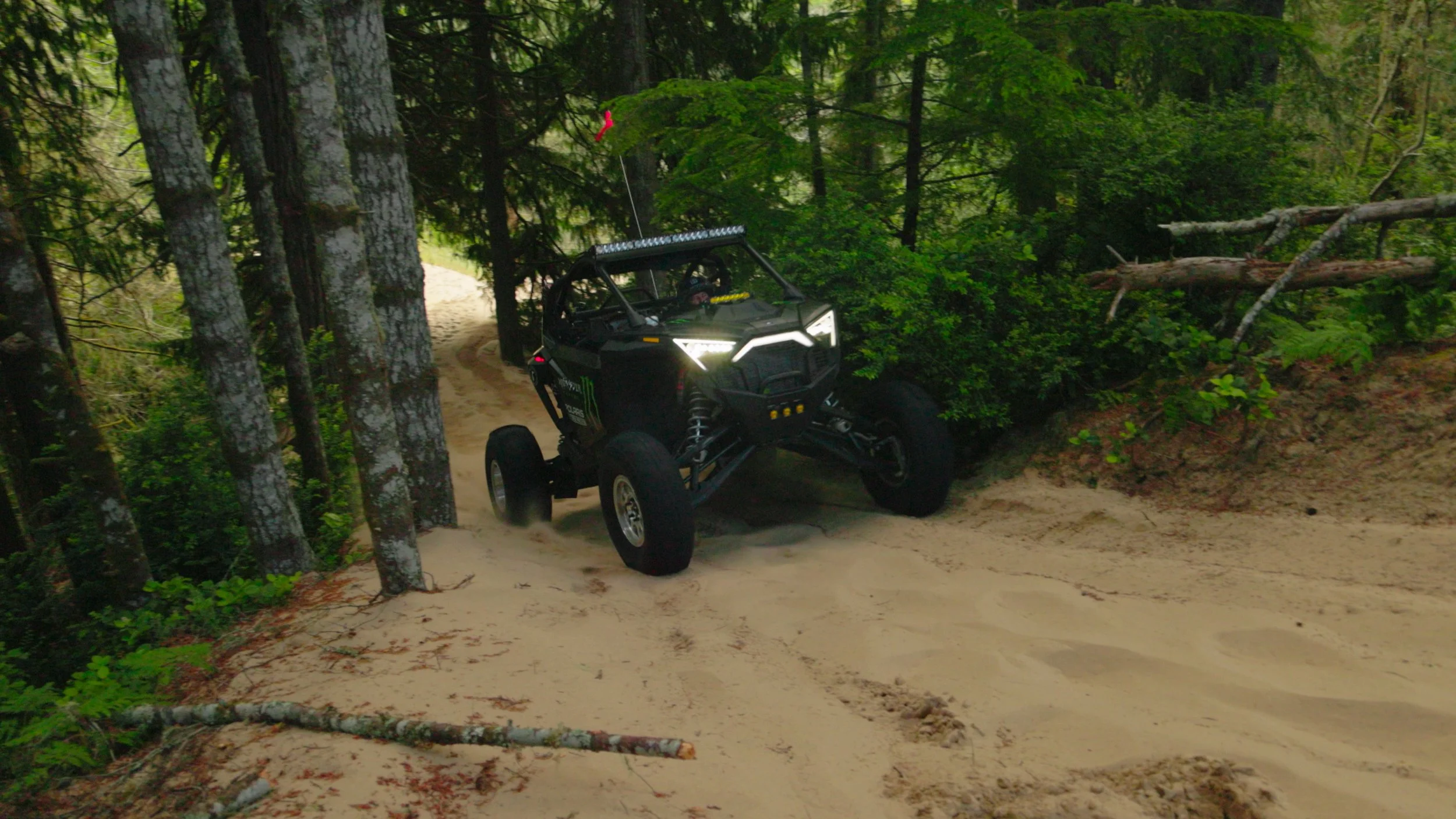 6_26_CaseyCurrie_UTVTakeover_CoosBayOR_PolarisRZRProR_NoCrop_007.jpg