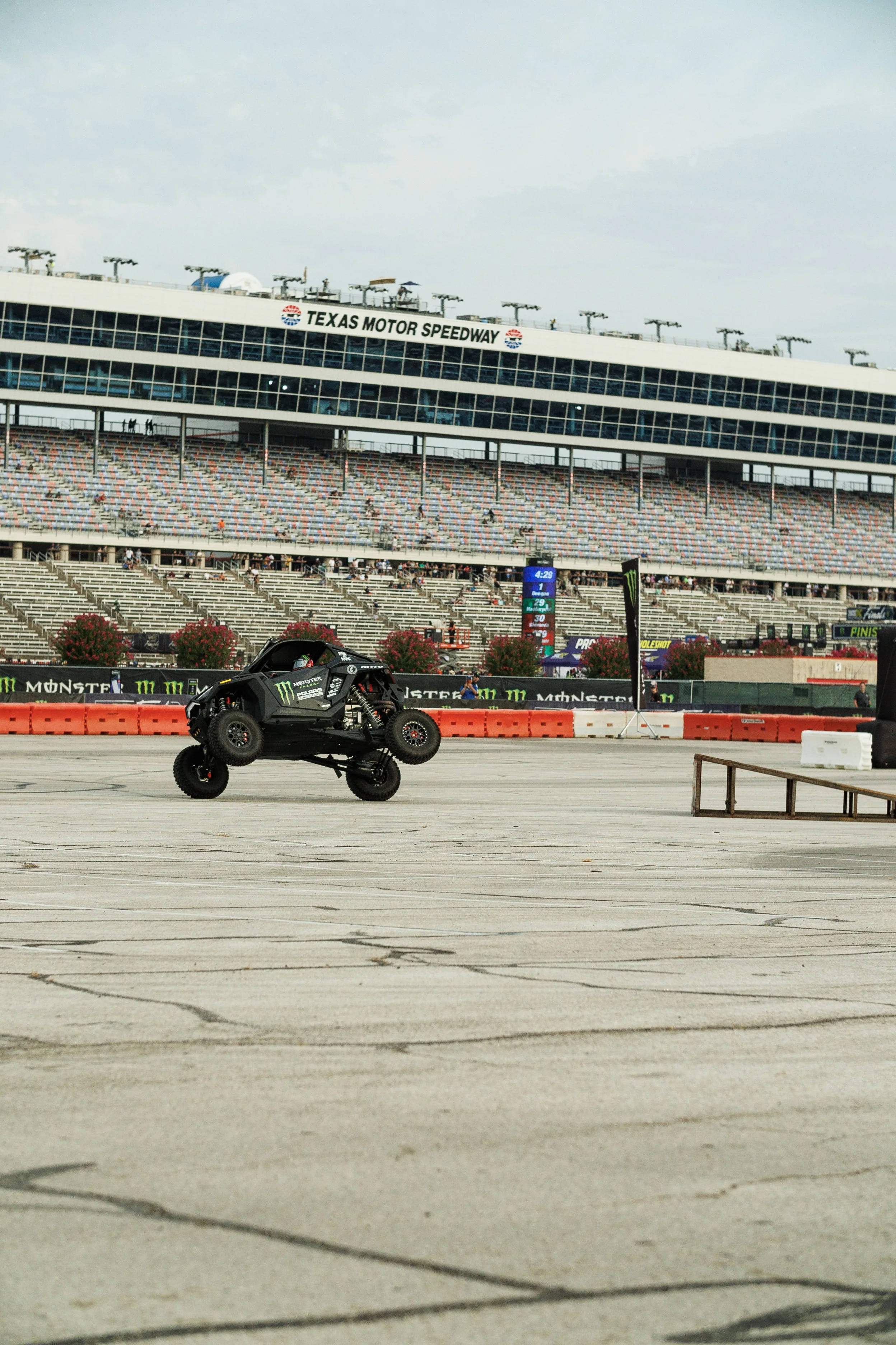 9_17_CaseyCurrie_SMXPlayoffs_FortWorthTX_PolarisRZRProR_NoCrop_001.jpg