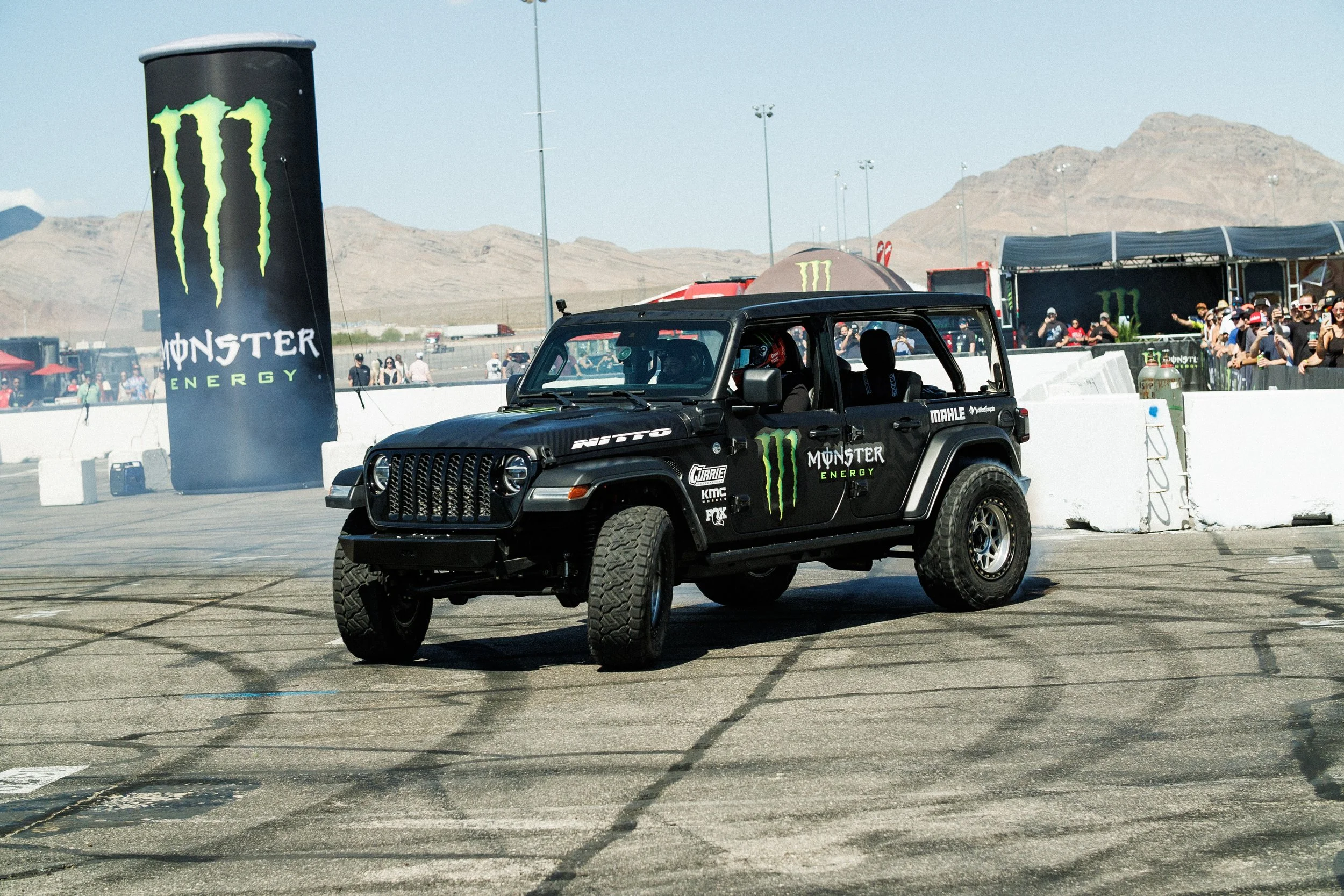 9_21_CaseyCurrie_SMXPlayoffs_LasVegasNV_DriftJeep_NoCrop_002.jpg