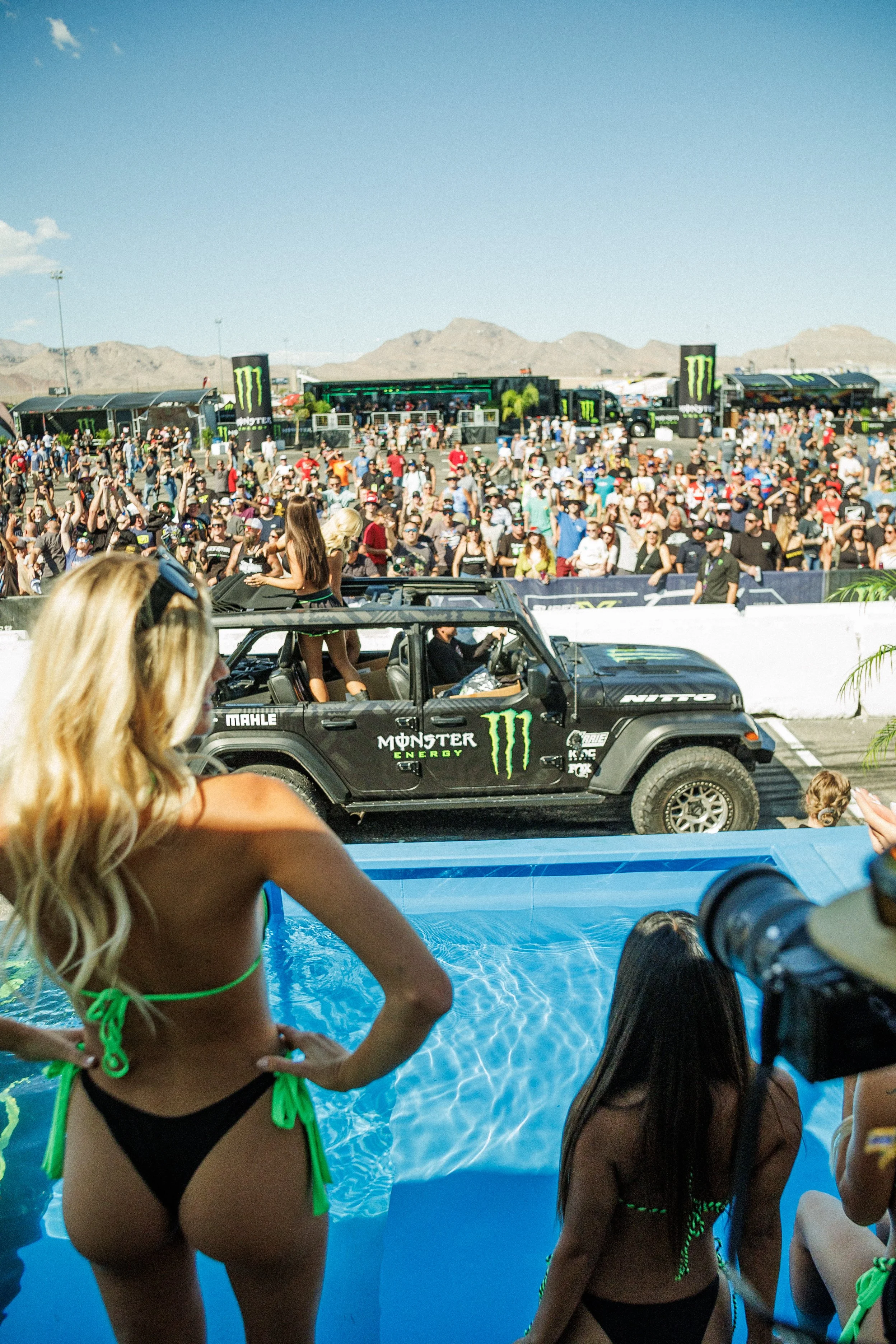 9_21_CaseyCurrie_SMXPlayoffs_LasVegasNV_DriftJeep_NoCrop_009.jpg