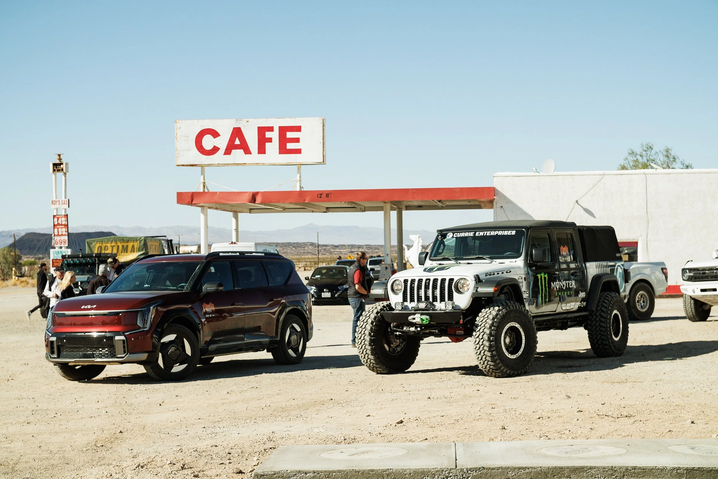 11_3_CaseyCurrie_4x4RallyToSEMA_JoshuaTreeCA_MonsterEnergy_Portal_JeepJT_NoCrop_004.jpg