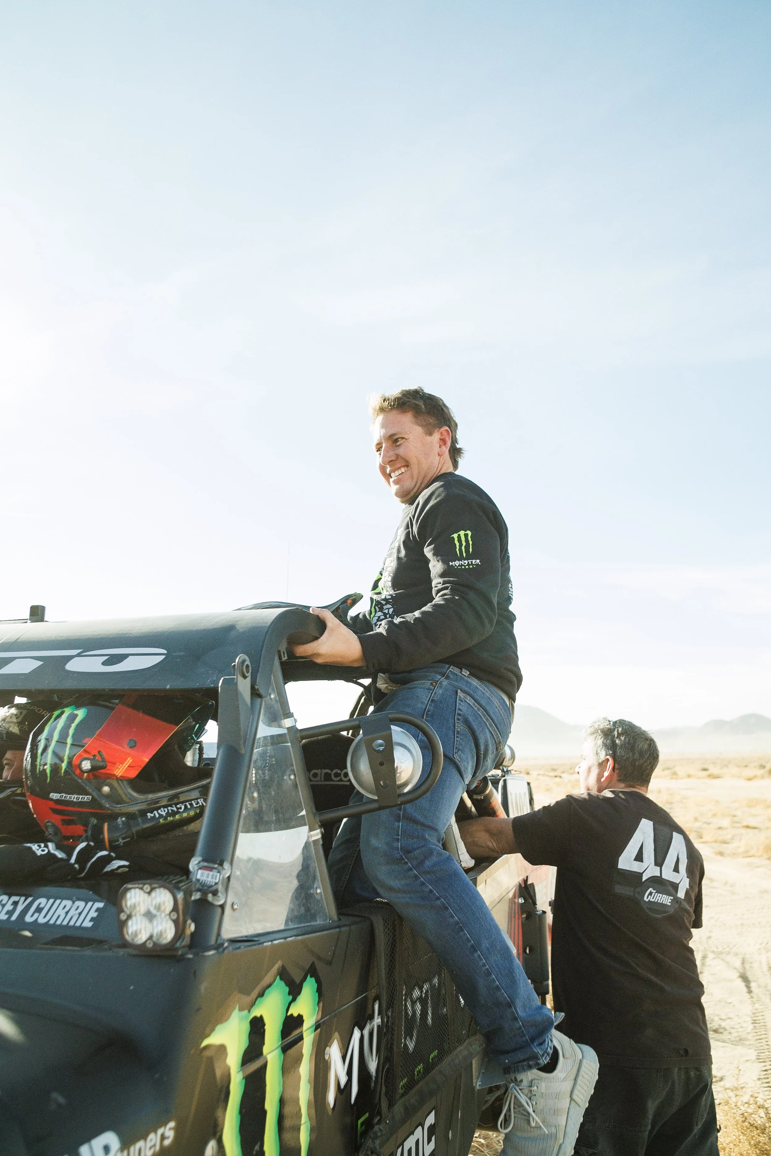 2_1_CaseyCurrie_KingOfHammers_TrophyJeepShakedown_TrophyJeep_NoCrop_021.jpg