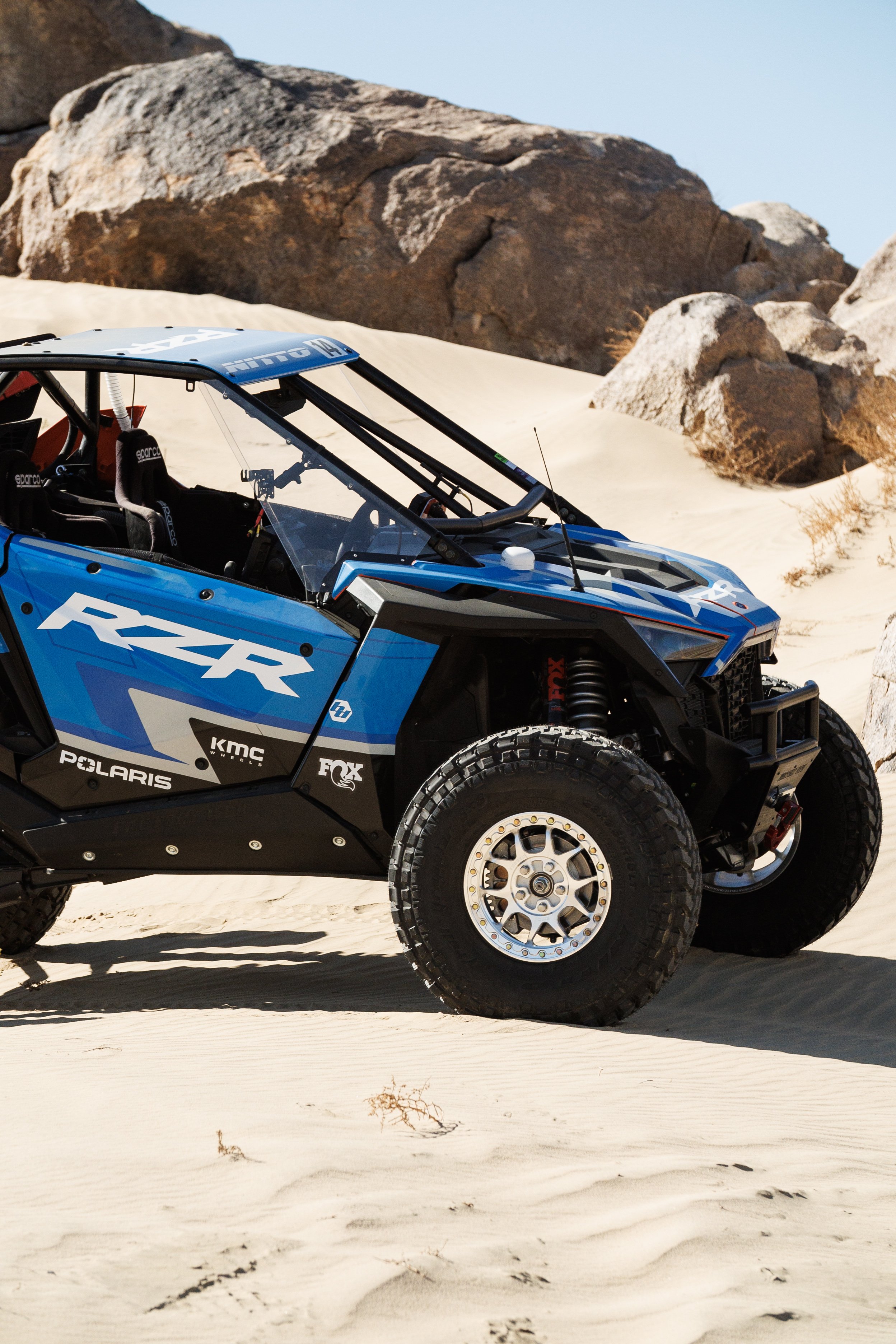2_2_CaseyCurrie_KingOfHammers_PolarisRZRTurboR_NoCrop_007.jpg