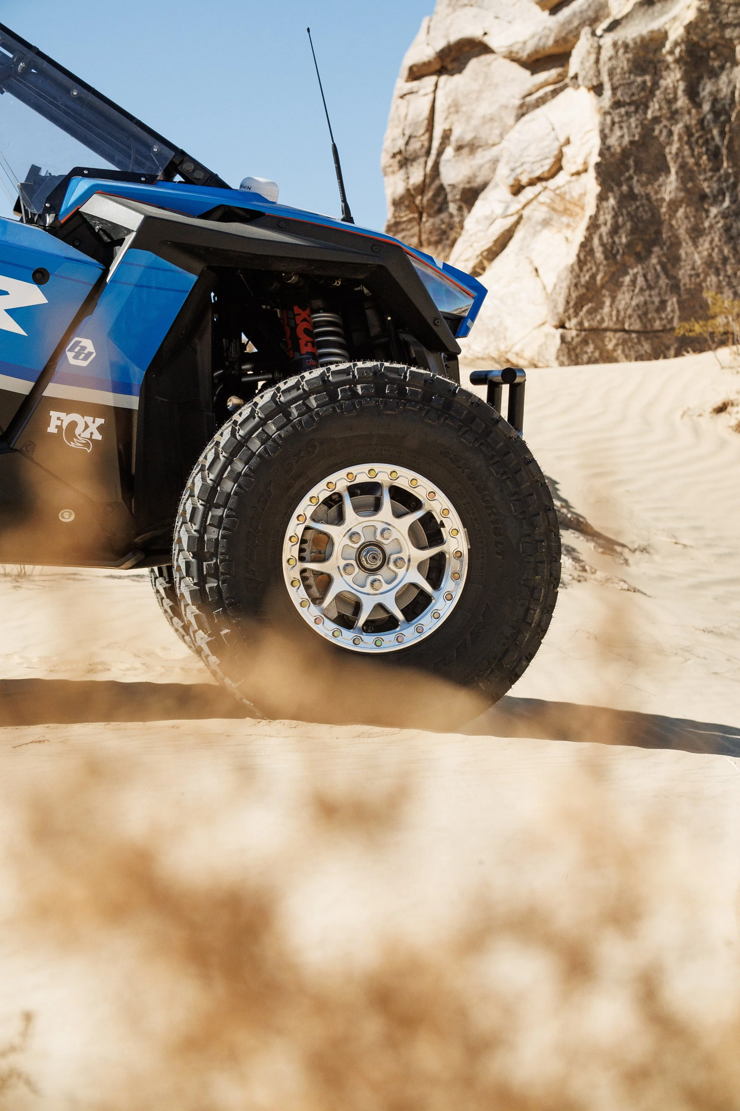 2_2_CaseyCurrie_KingOfHammers_PolarisRZRTurboR_NoCrop_016.jpg