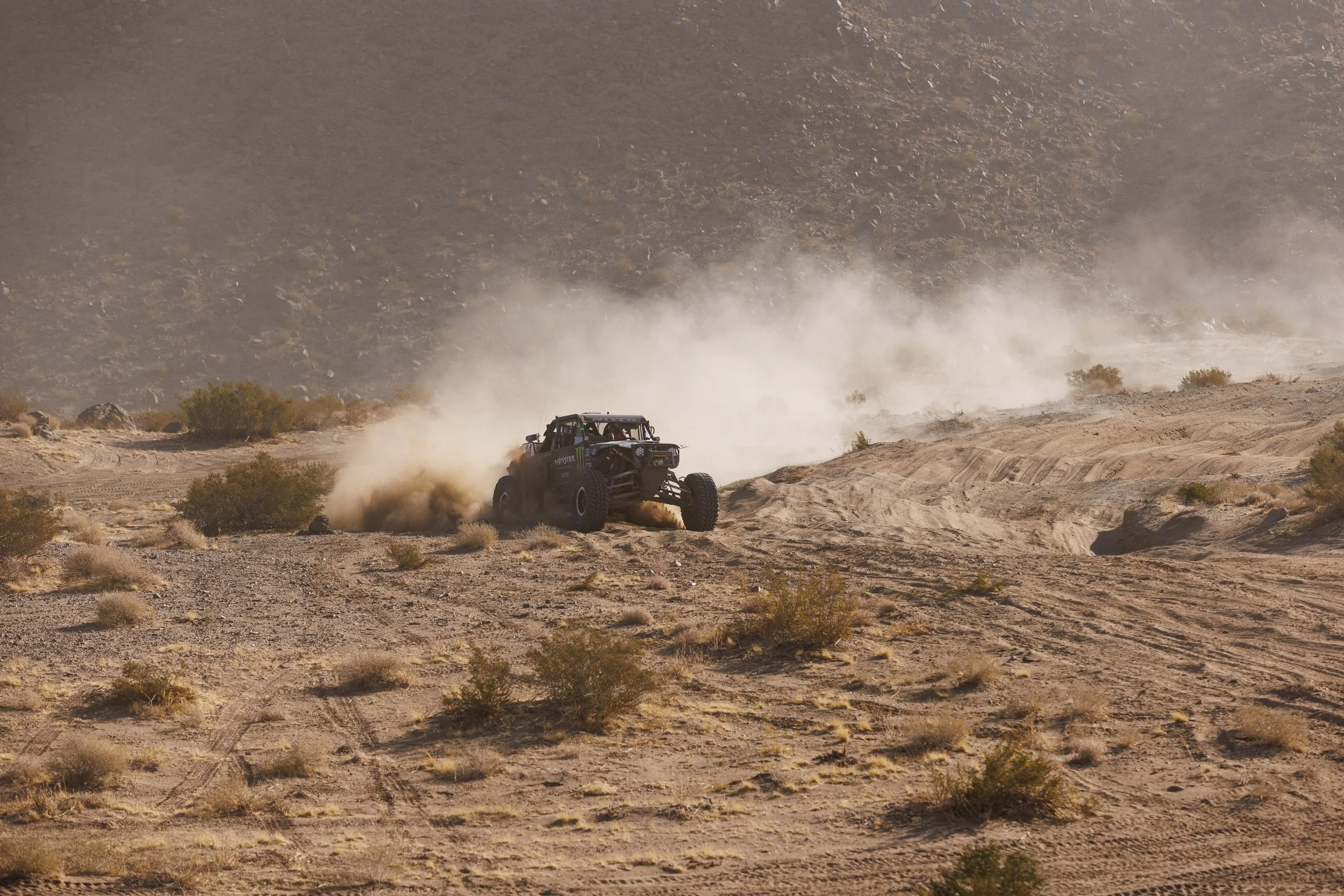 2_8_CaseyCurrie_KingOfTheHammers_JohnsonValleyCA_TrophyJeep_NoCrop_007.jpg