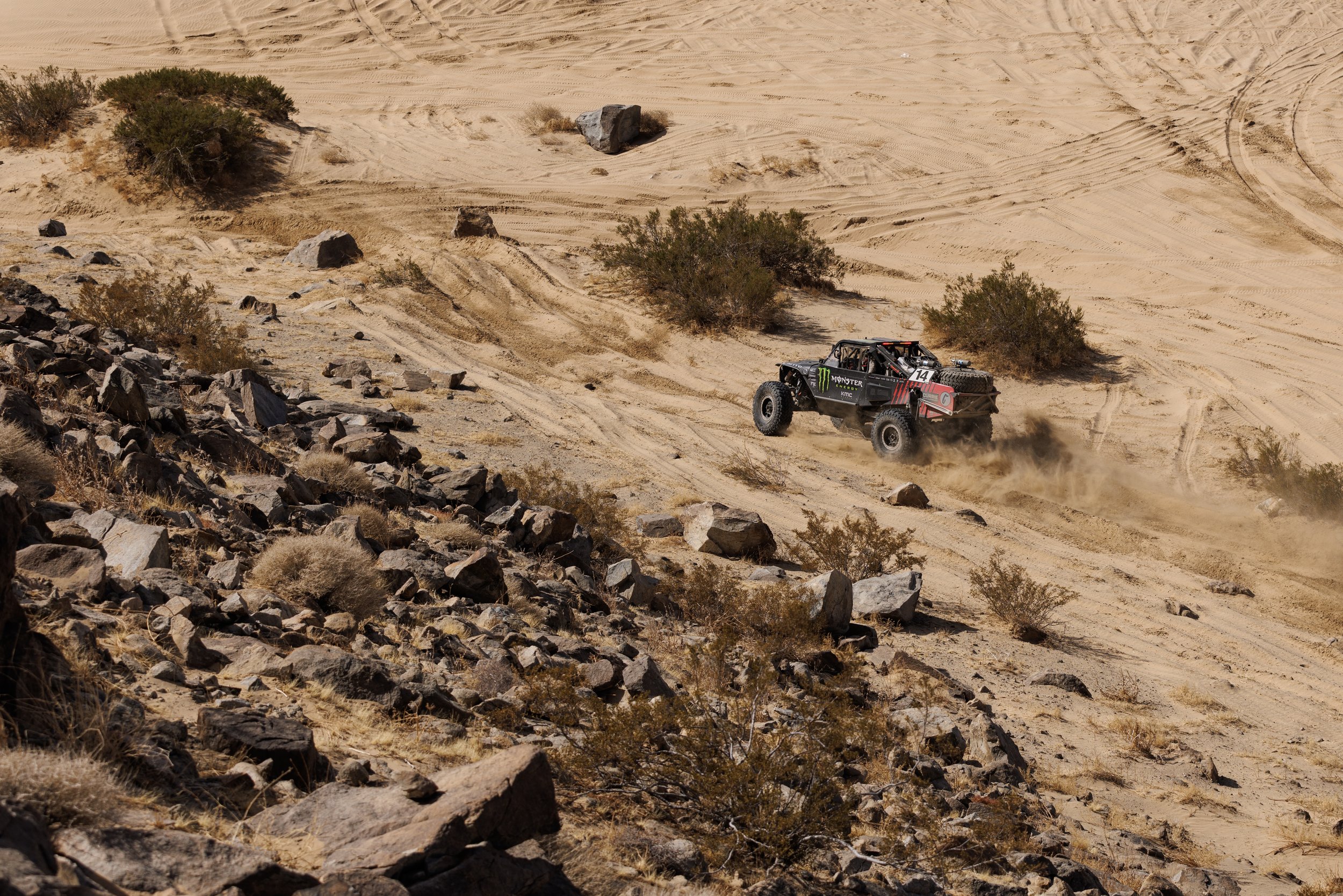 2_8_CaseyCurrie_KingOfTheHammers_JohnsonValleyCA_TrophyJeep_NoCrop_018.jpg
