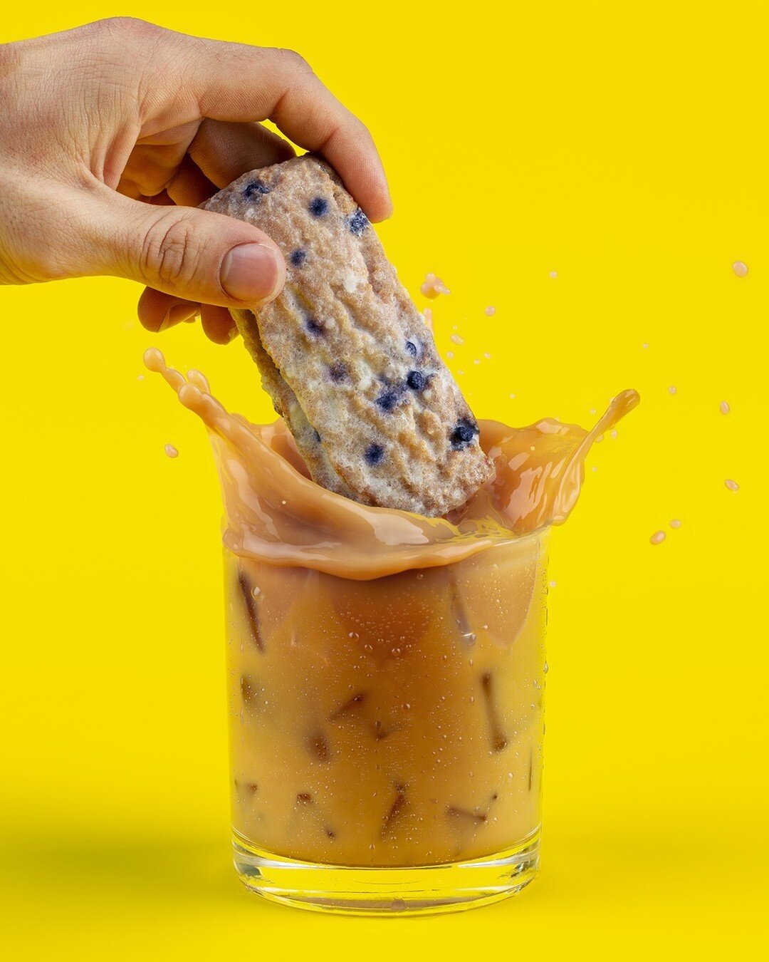 Our days got tastier when we started sipp&rsquo;n and dipp&rsquo;n! 😏☕ Who else is lovin&rsquo; these Lemon Blueberry Flavored Dipp&rsquo;n Sticks? ✋ #Tastykake #AcceptNoSubstitutes