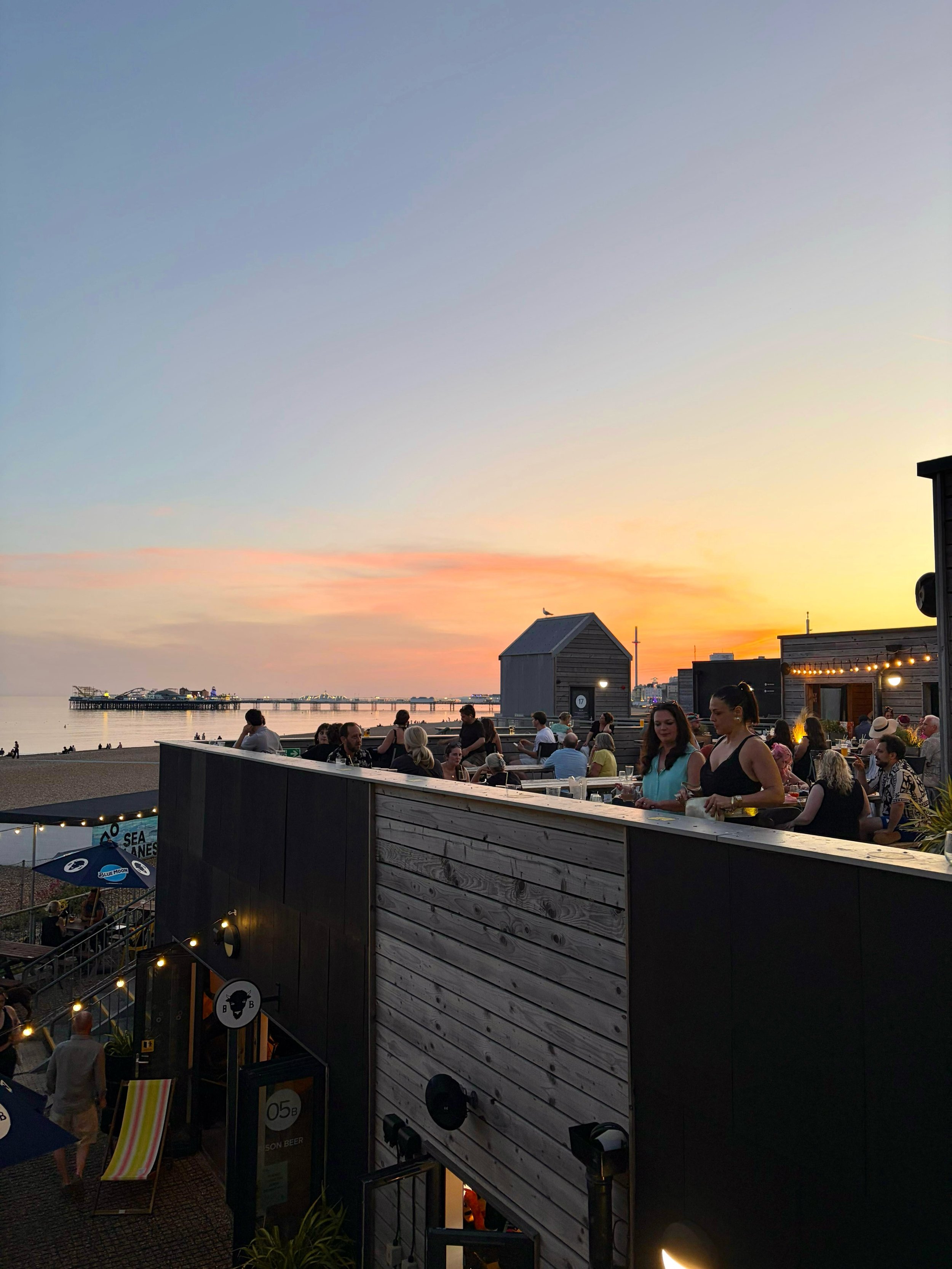 Once that sun comes back out you know this is the place to be🌅

#bisonbeachbar #goldenhourvibes #brightonsunsets #sunsetlovers