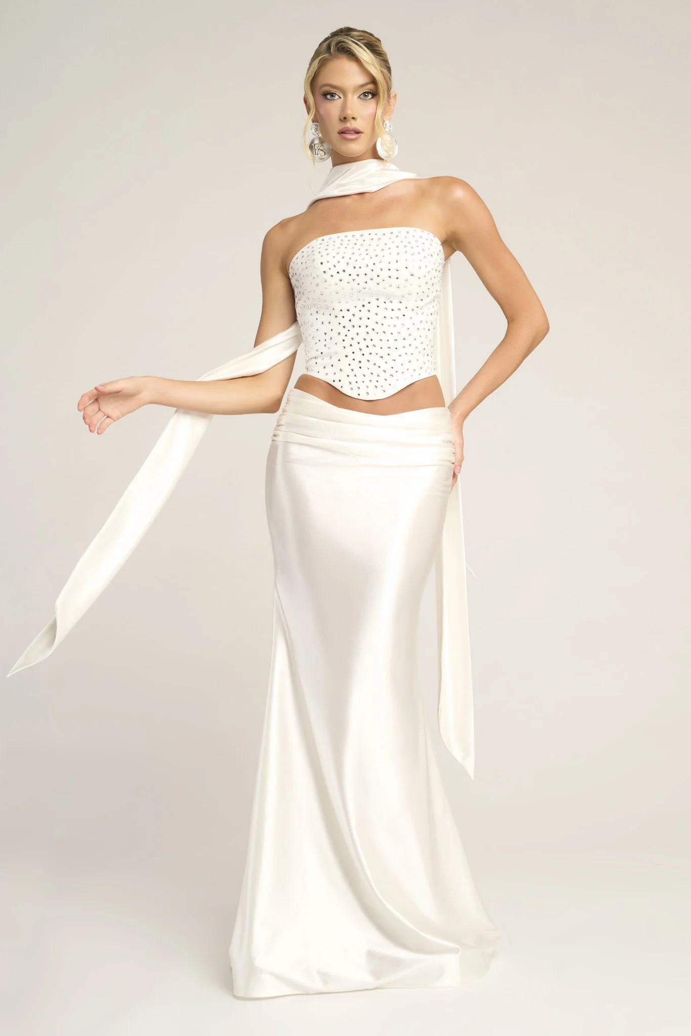 PS26042-White-01.jpg