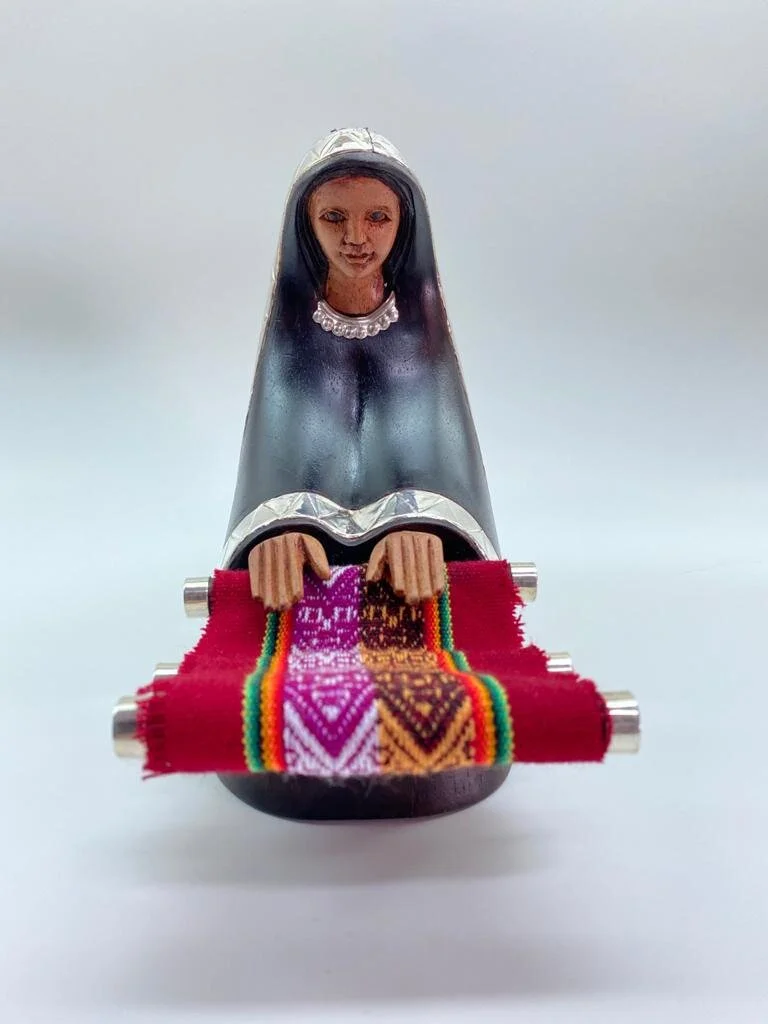 Mujer Tejedora Angulo 2 FINAL.jpeg