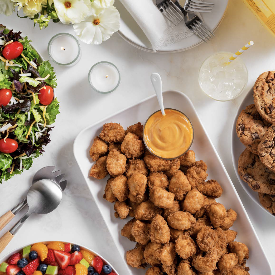 High-quality catering service for weddings, corporate events, work meetings, and birthday parties. Browse our menu to see our delicious options including trays, desserts, and beverages.
