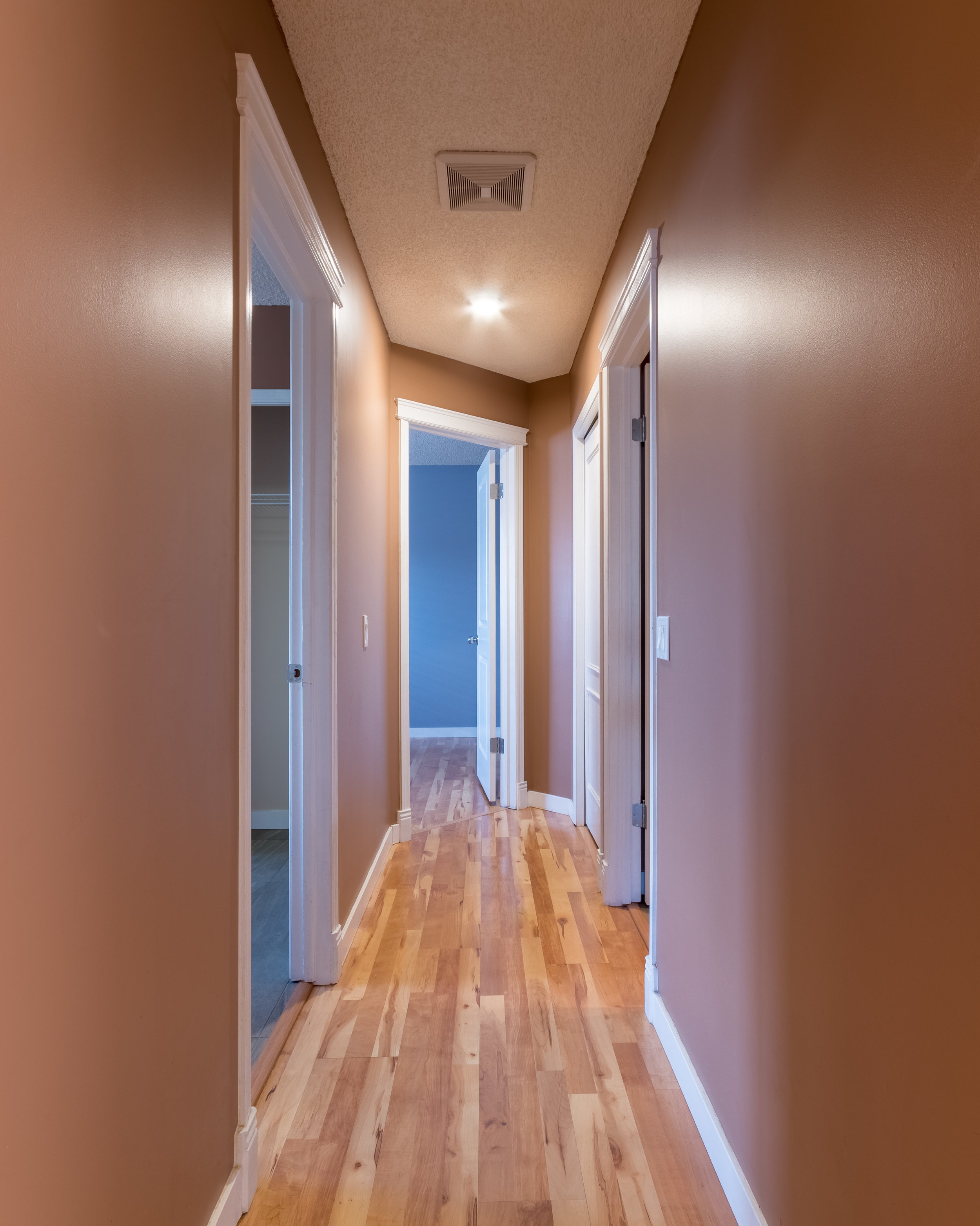 20-Hallway.jpg