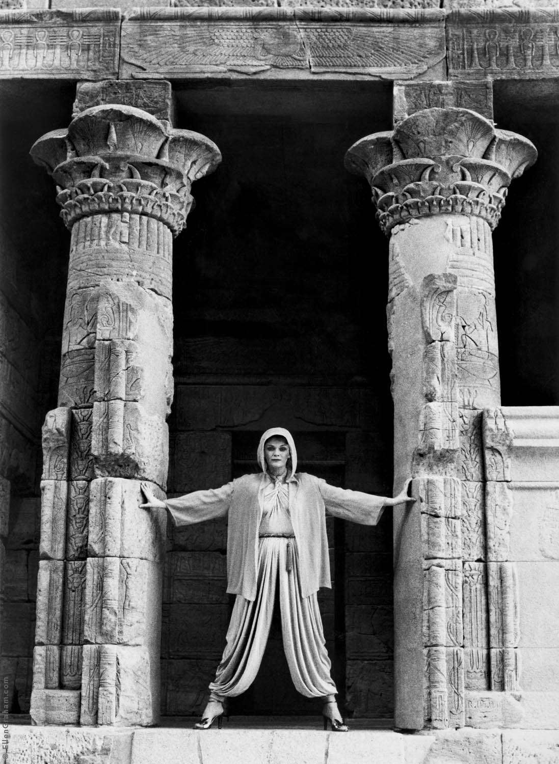 Geri Sackler, Temple of Dendur, The Metropolitan Museum of Art, New York, NY, 1982