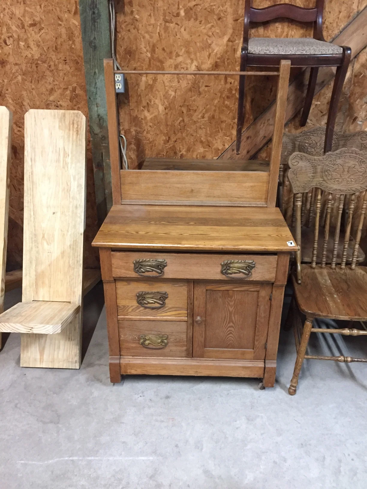 dresser.JPG